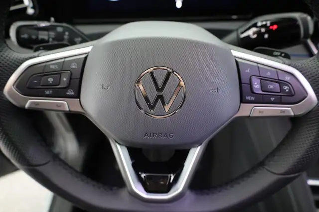 Volkswagen Tiguan view 6