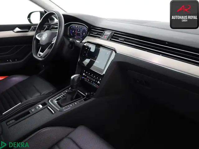 Volkswagen Passat view 10