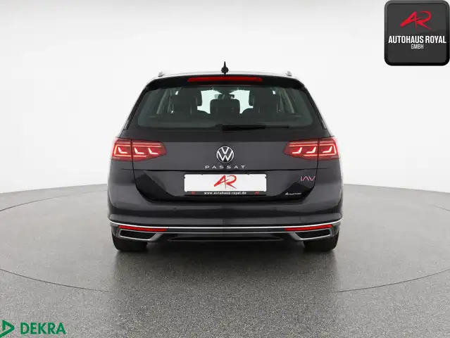 Volkswagen Passat view 4