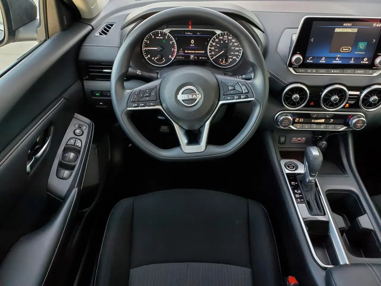 Nissan Sentra снимка Nissan Sentra
