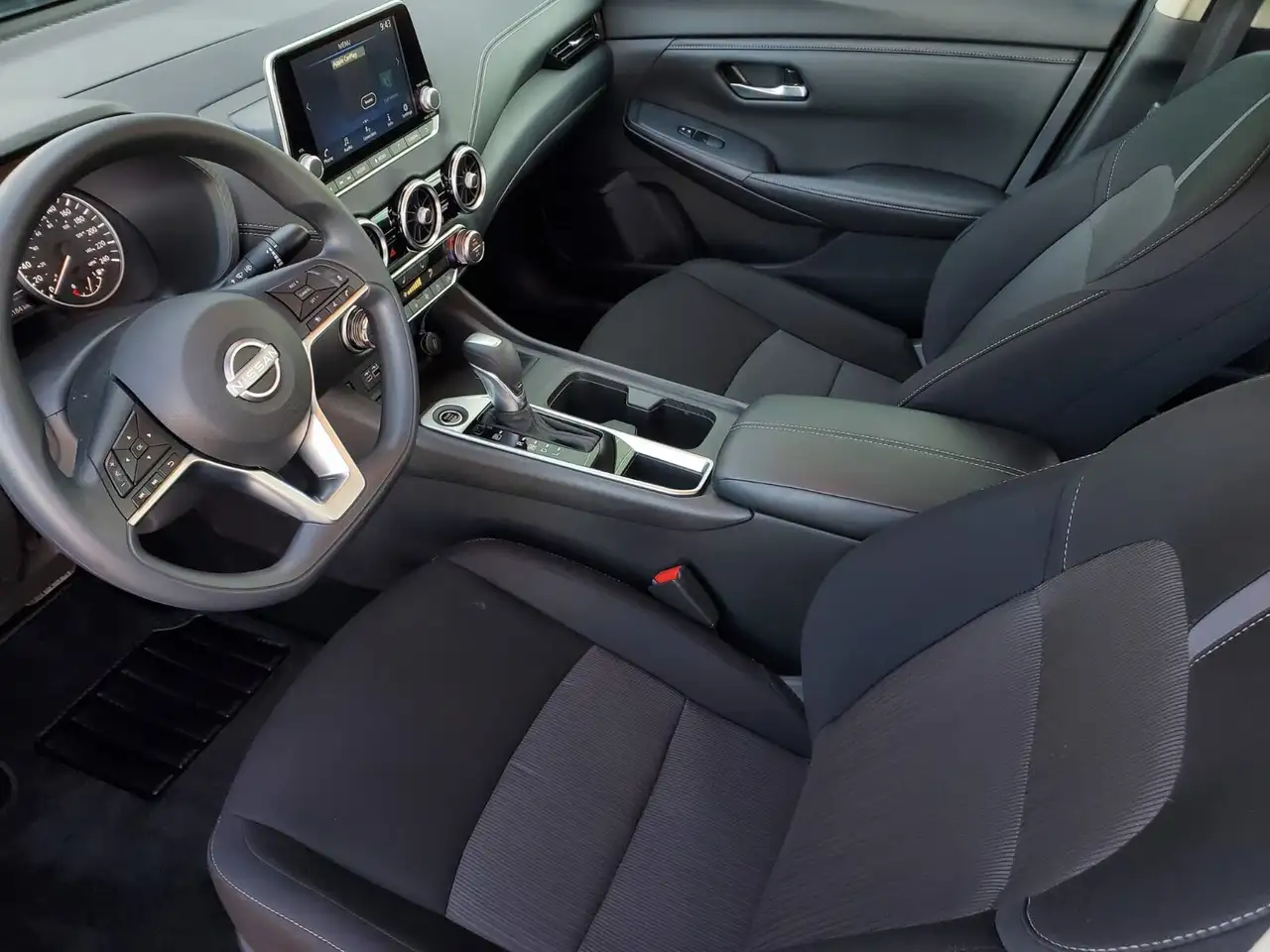 Nissan Sentra снимка Nissan Sentra
