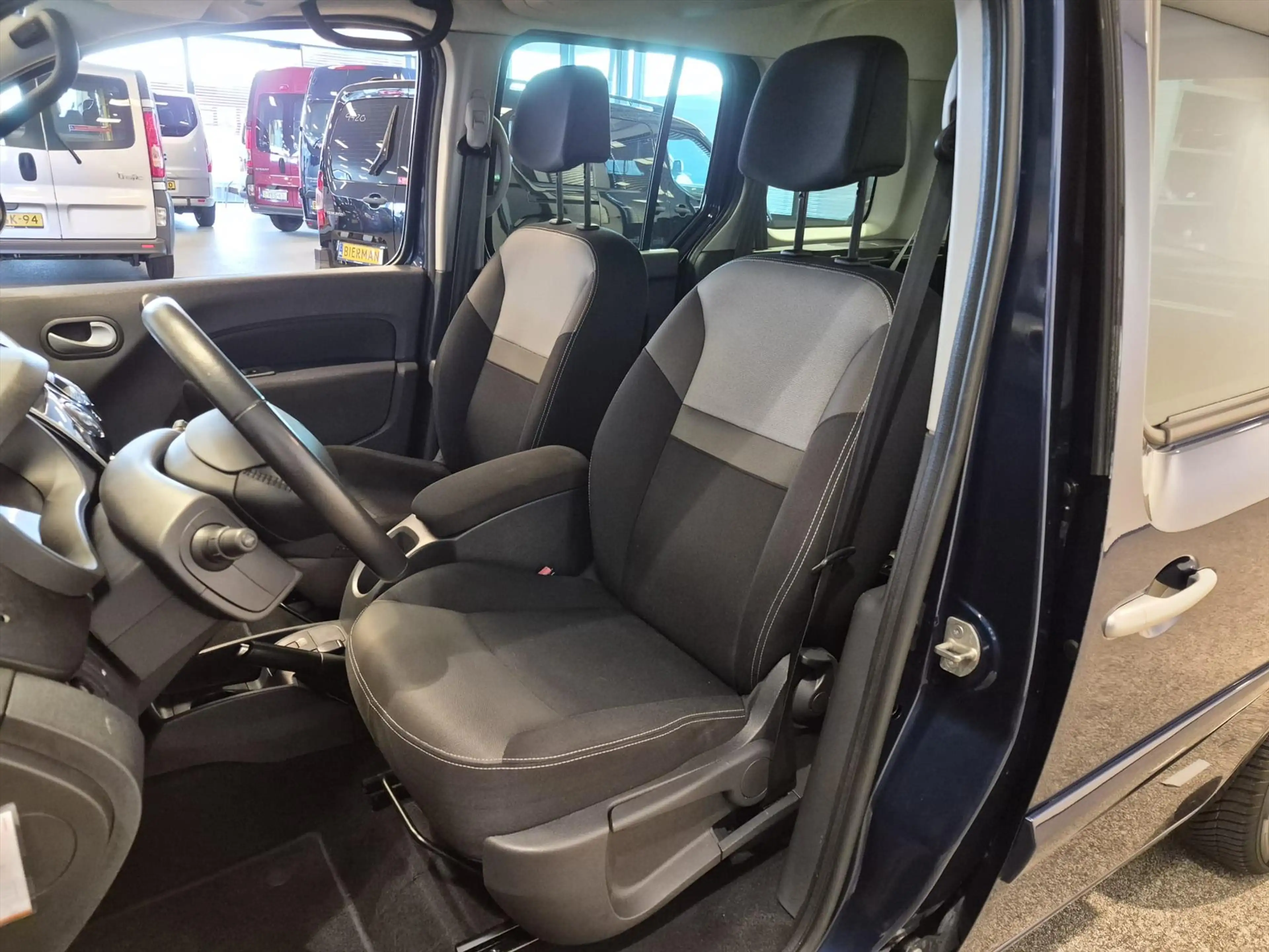 Renault Kangoo Rolstoelauto Automaat 3+1 — photo 17