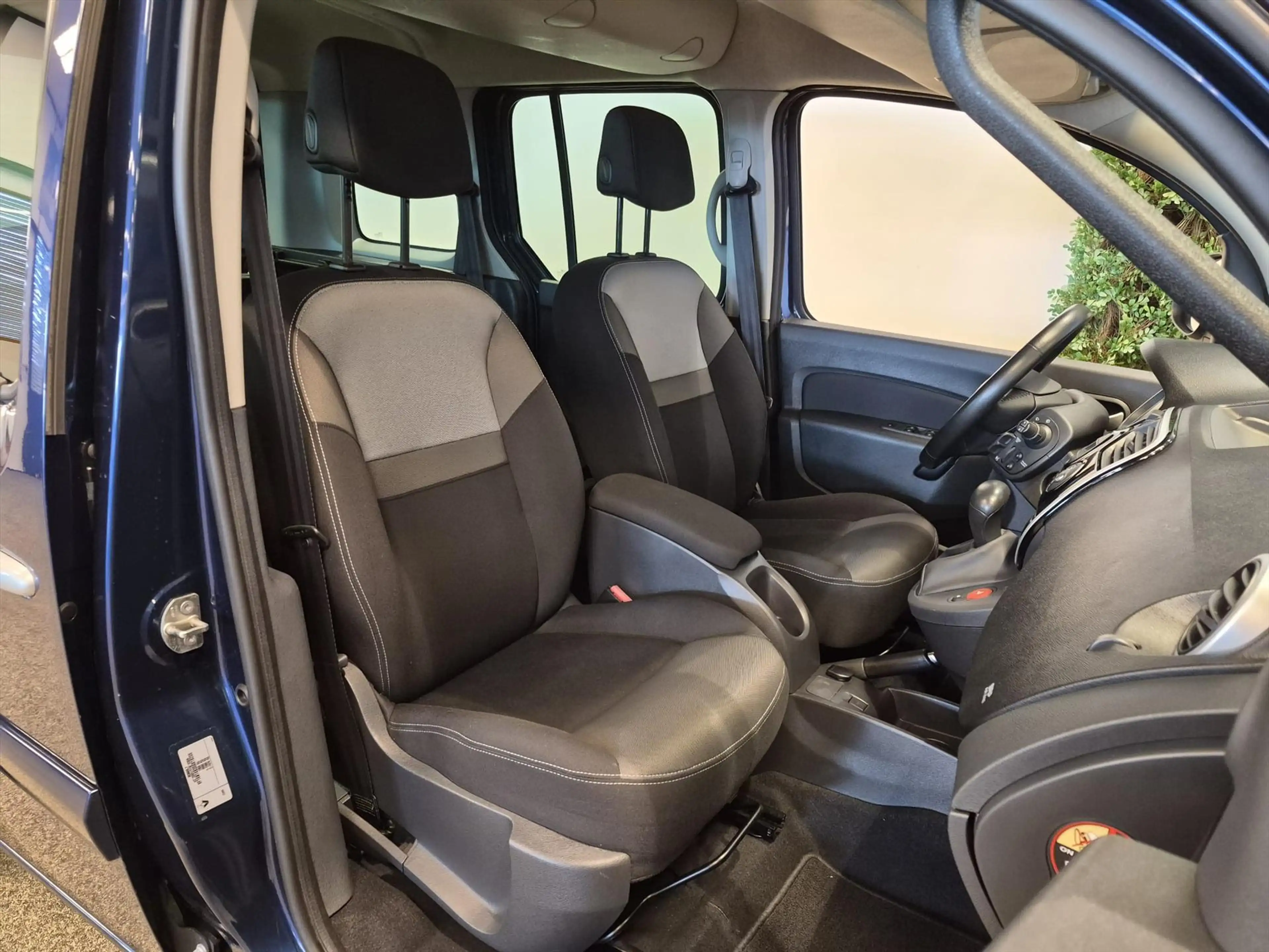 Renault Kangoo Rolstoelauto Automaat 3+1 — photo 16