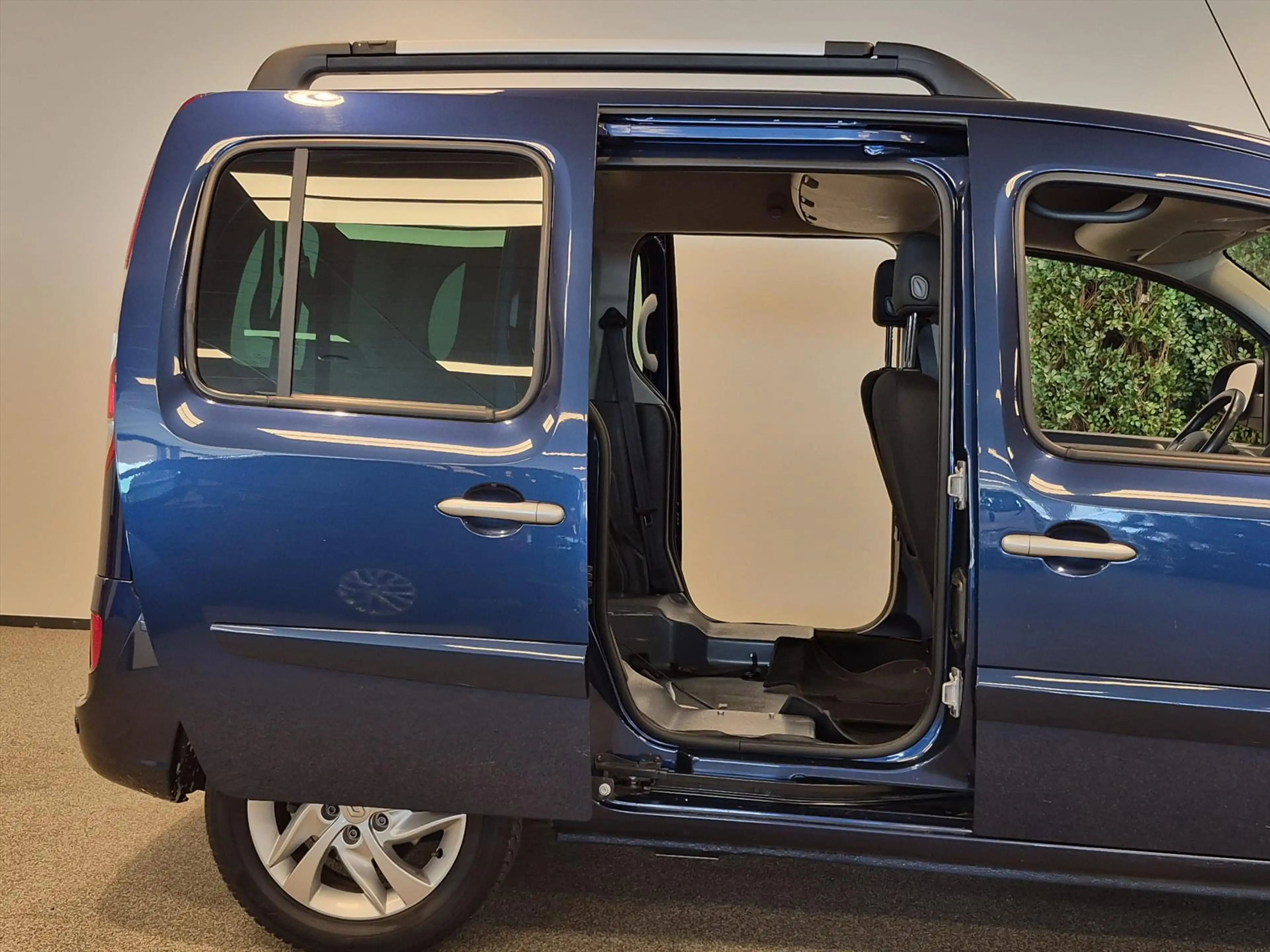Renault Kangoo Rolstoelauto Automaat 3+1 — photo 8