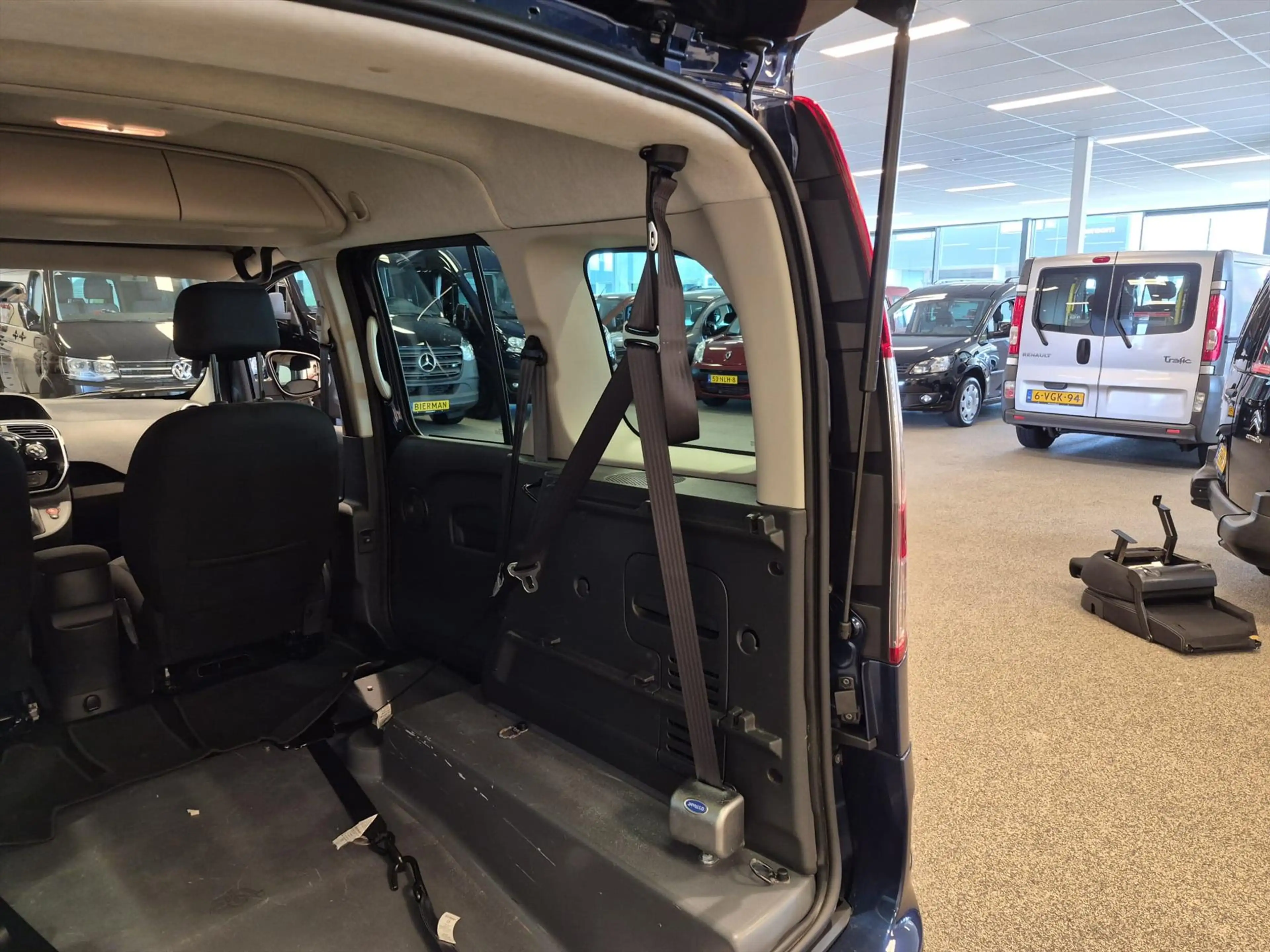 Renault Kangoo Rolstoelauto Automaat 3+1 — photo 6