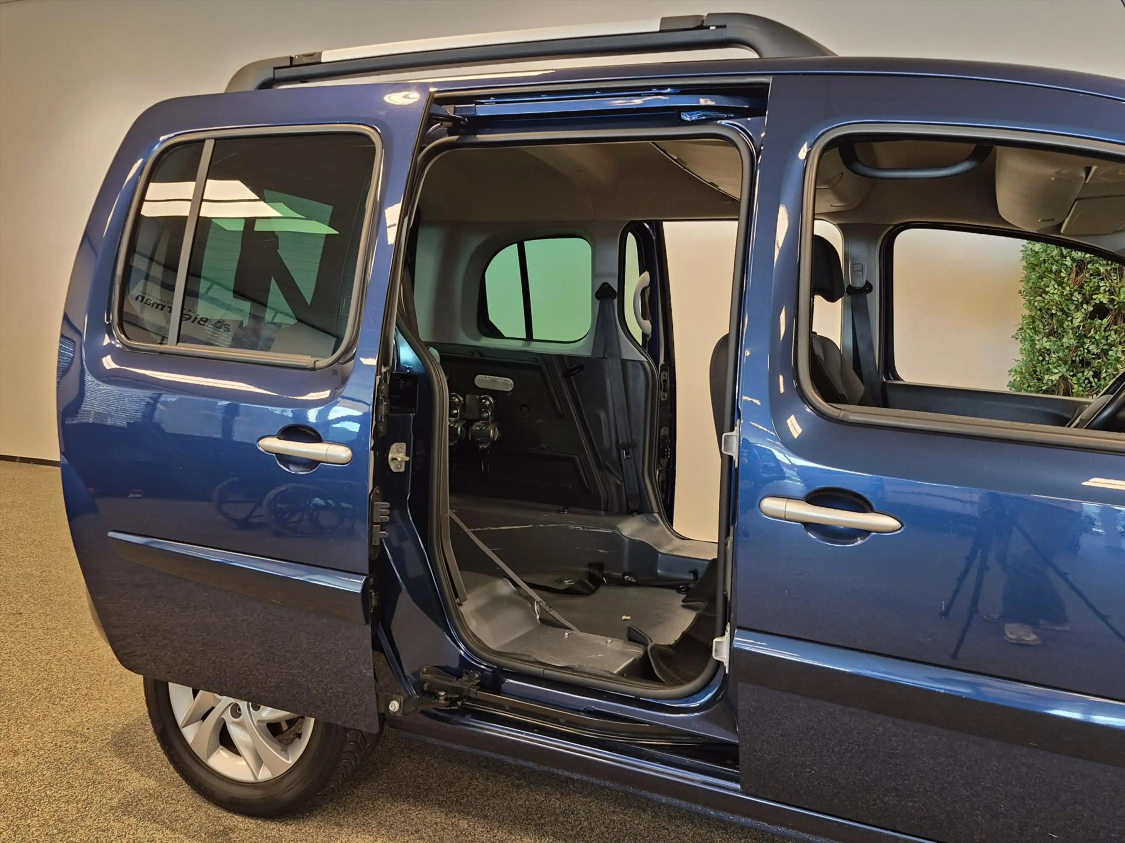 Renault Kangoo Rolstoelauto Automaat 3+1 — photo 9