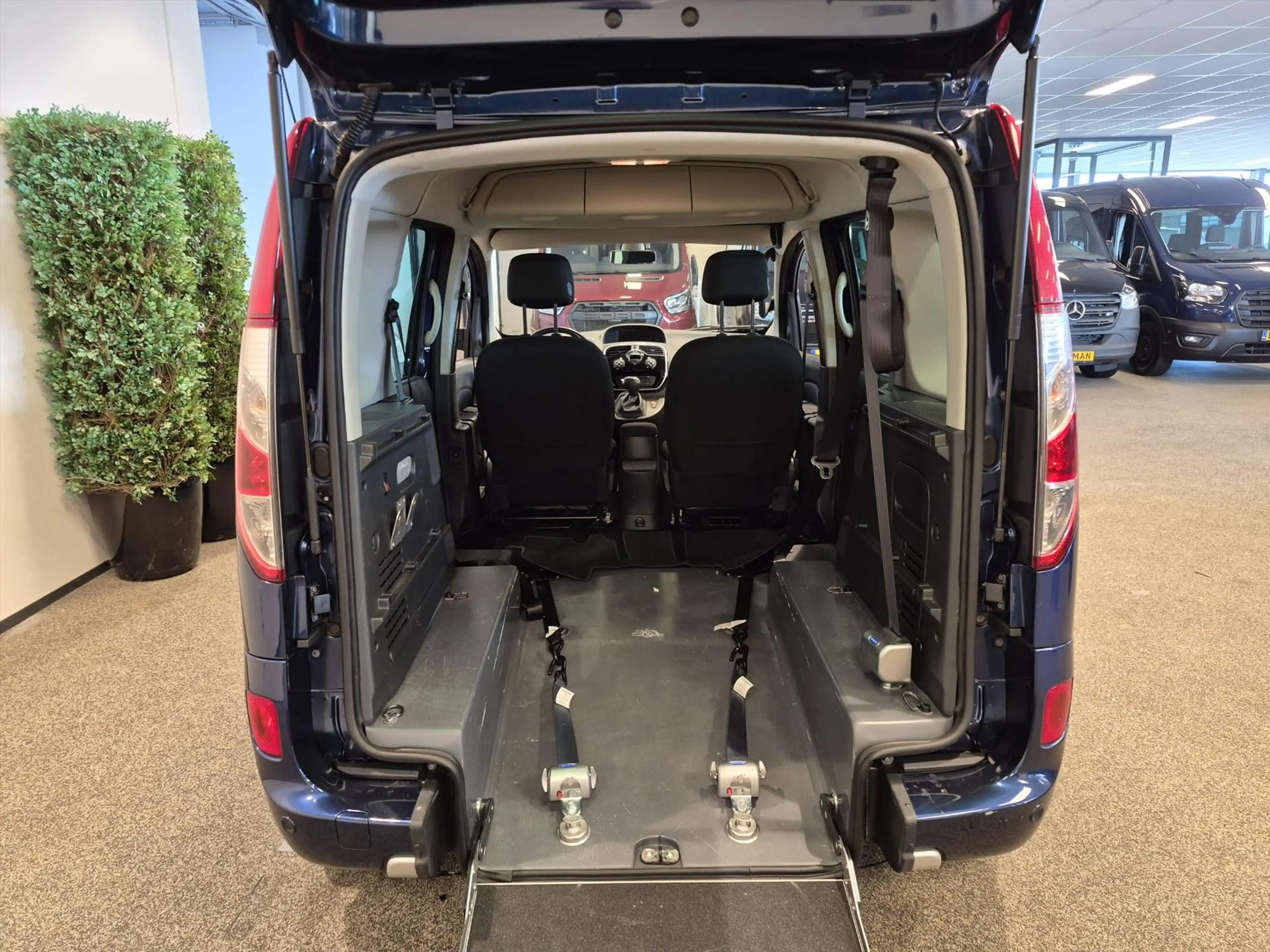 Renault Kangoo Rolstoelauto Automaat 3+1 — photo 3