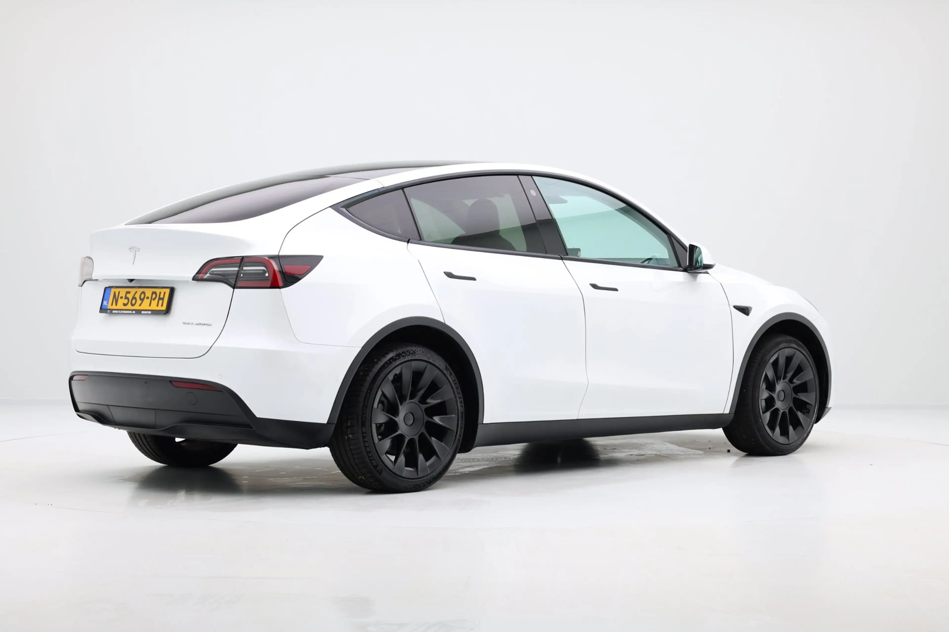 Tesla Model Y Long Range AWD 75 kWh Aut. Leder|Pano|LED|Navi|LMV — photo 3