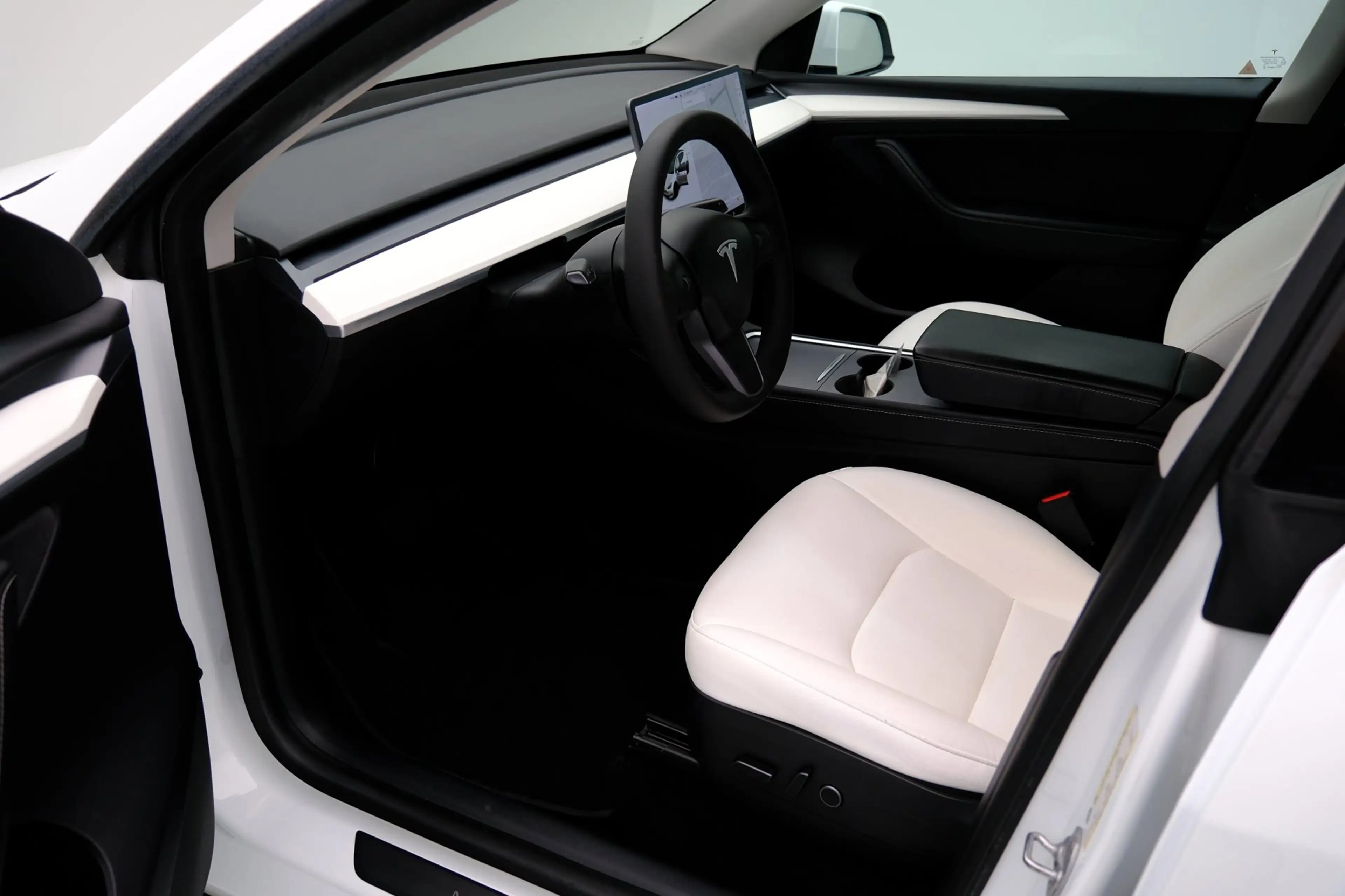 Tesla Model Y Long Range AWD 75 kWh Aut. Leder|Pano|LED|Navi|LMV — photo 2