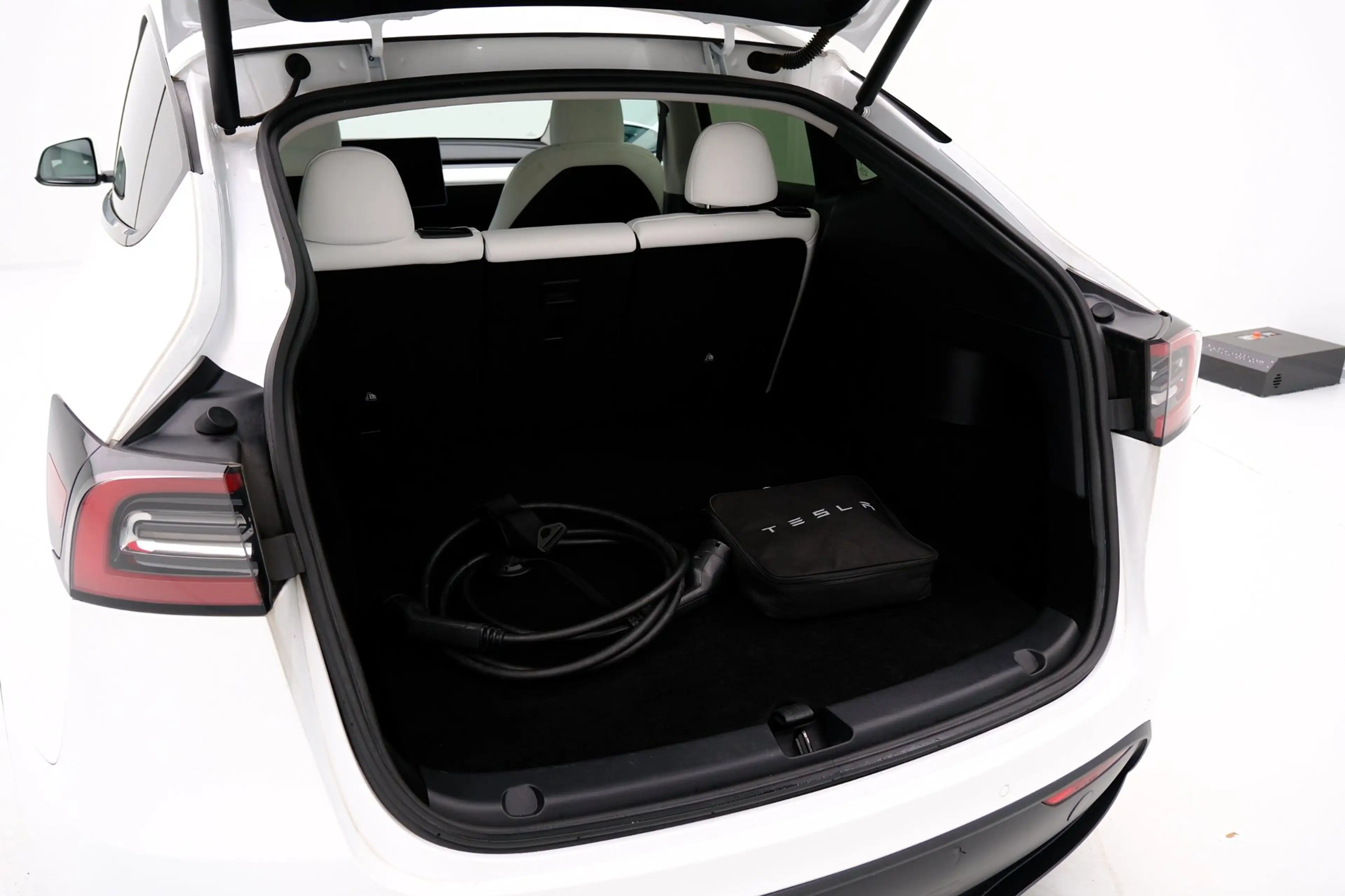 Tesla Model Y Long Range AWD 75 kWh Aut. Leder|Pano|LED|Navi|LMV — photo 9
