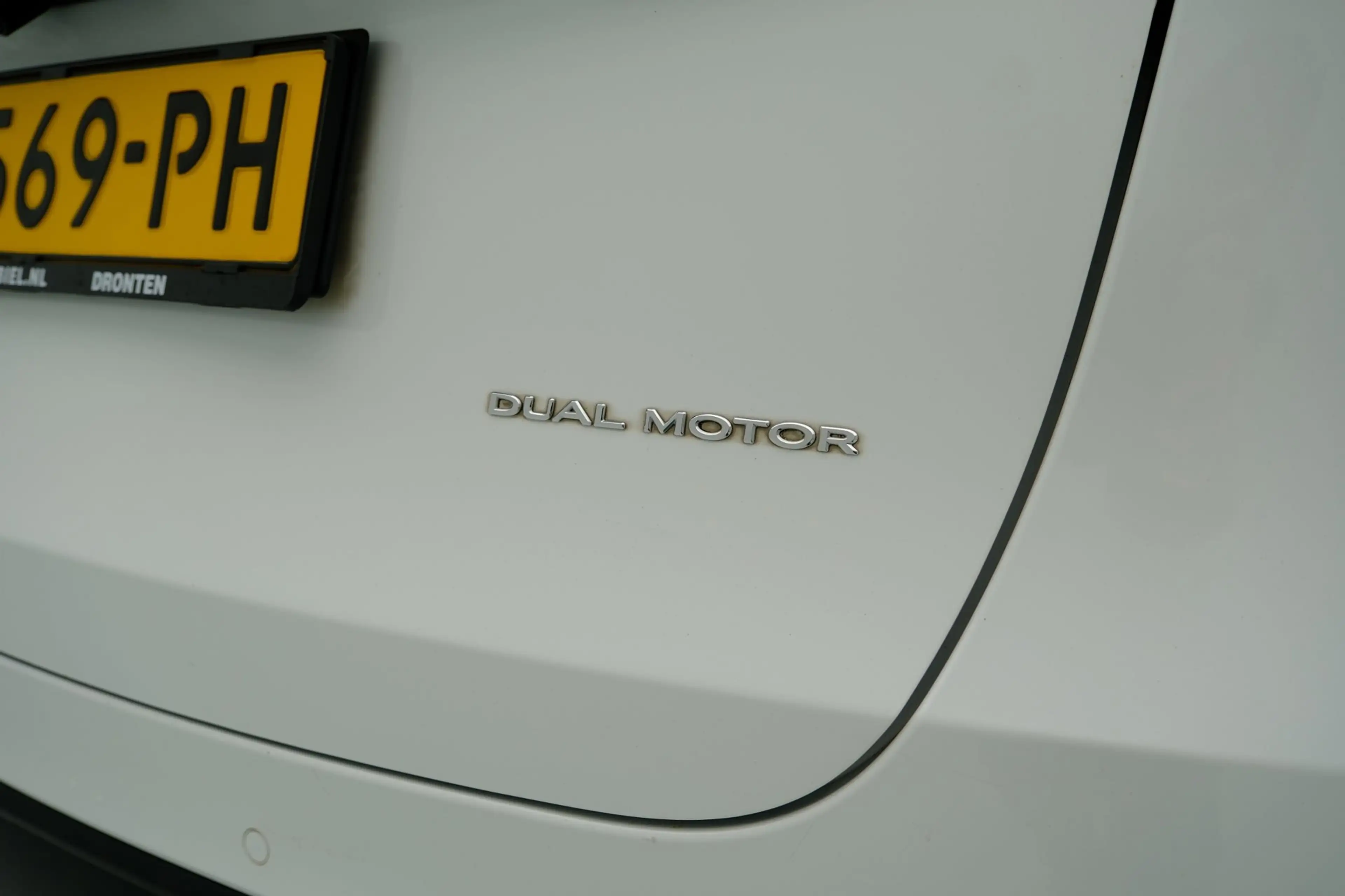 Tesla Model Y Long Range AWD 75 kWh Aut. Leder|Pano|LED|Navi|LMV — photo 12
