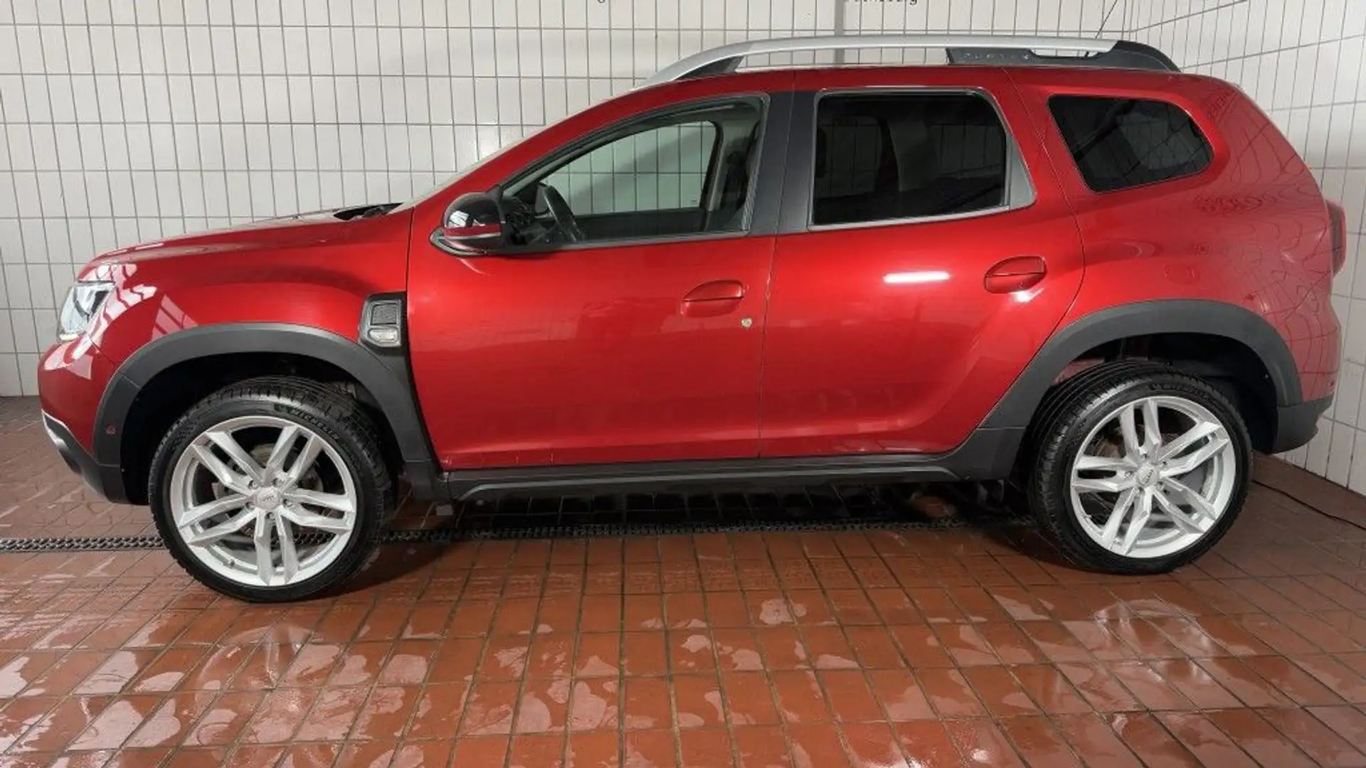 Dacia Duster TCe 150Sondermodell Adventure*AHK*19ZOLL*1.HAND* Rouge - 2