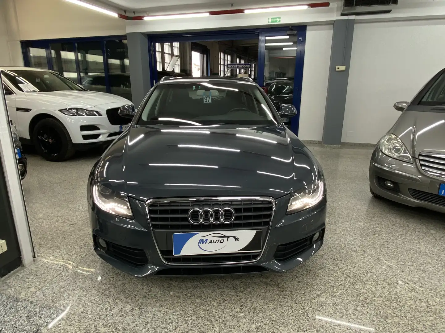 Audi A4 Avant 2.0 tdi Advanced fap Gris - 1