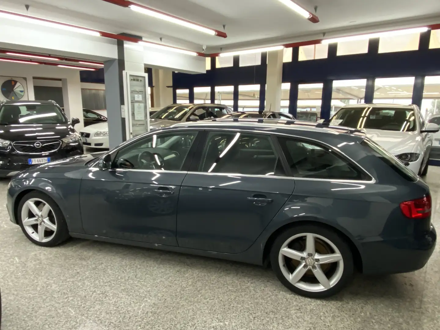 Audi A4 Avant 2.0 tdi Advanced fap Gris - 2