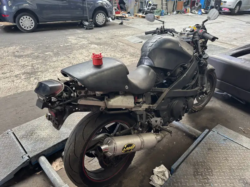 Kawasaki ZZR 600 - foto 2