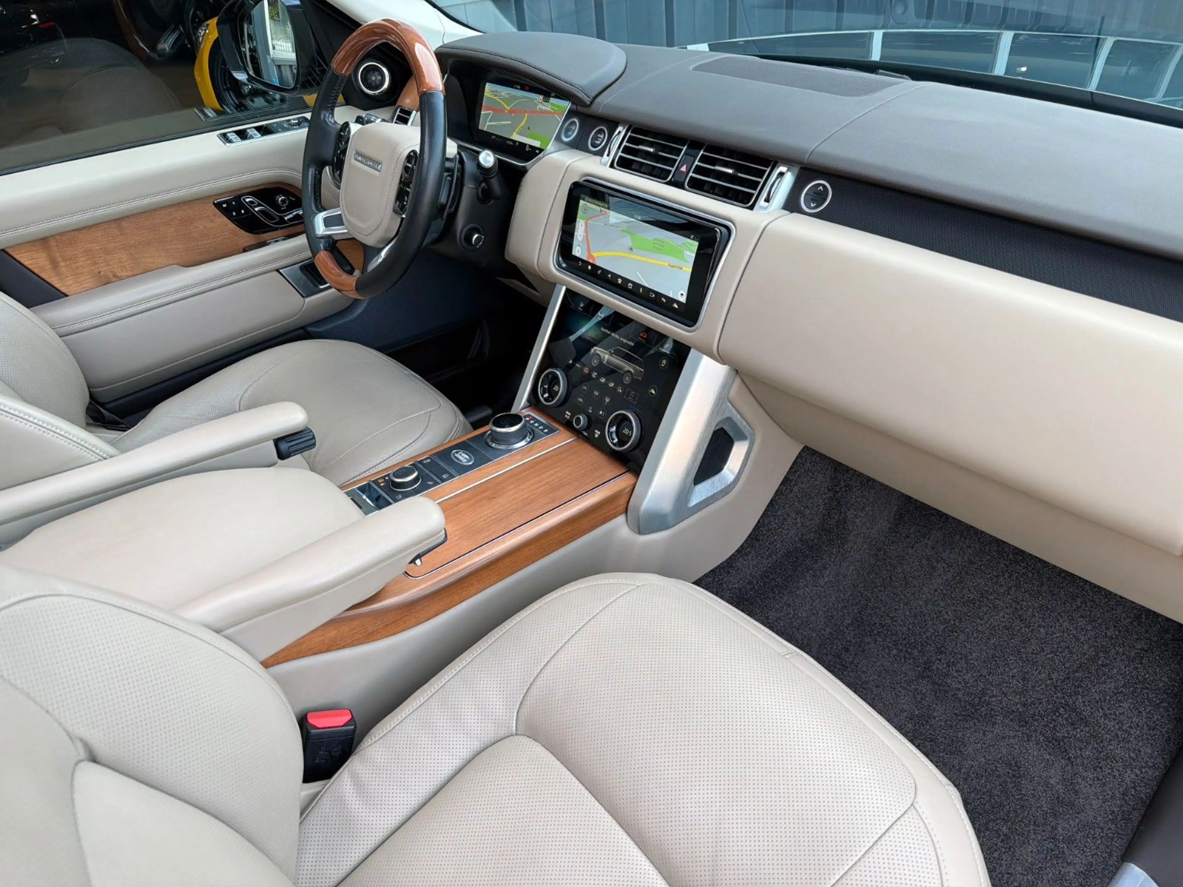 Land Rover Range Rover RANGE ROVER P525 KOMPRESSOR*SVO GREEN*PANO* — photo 5