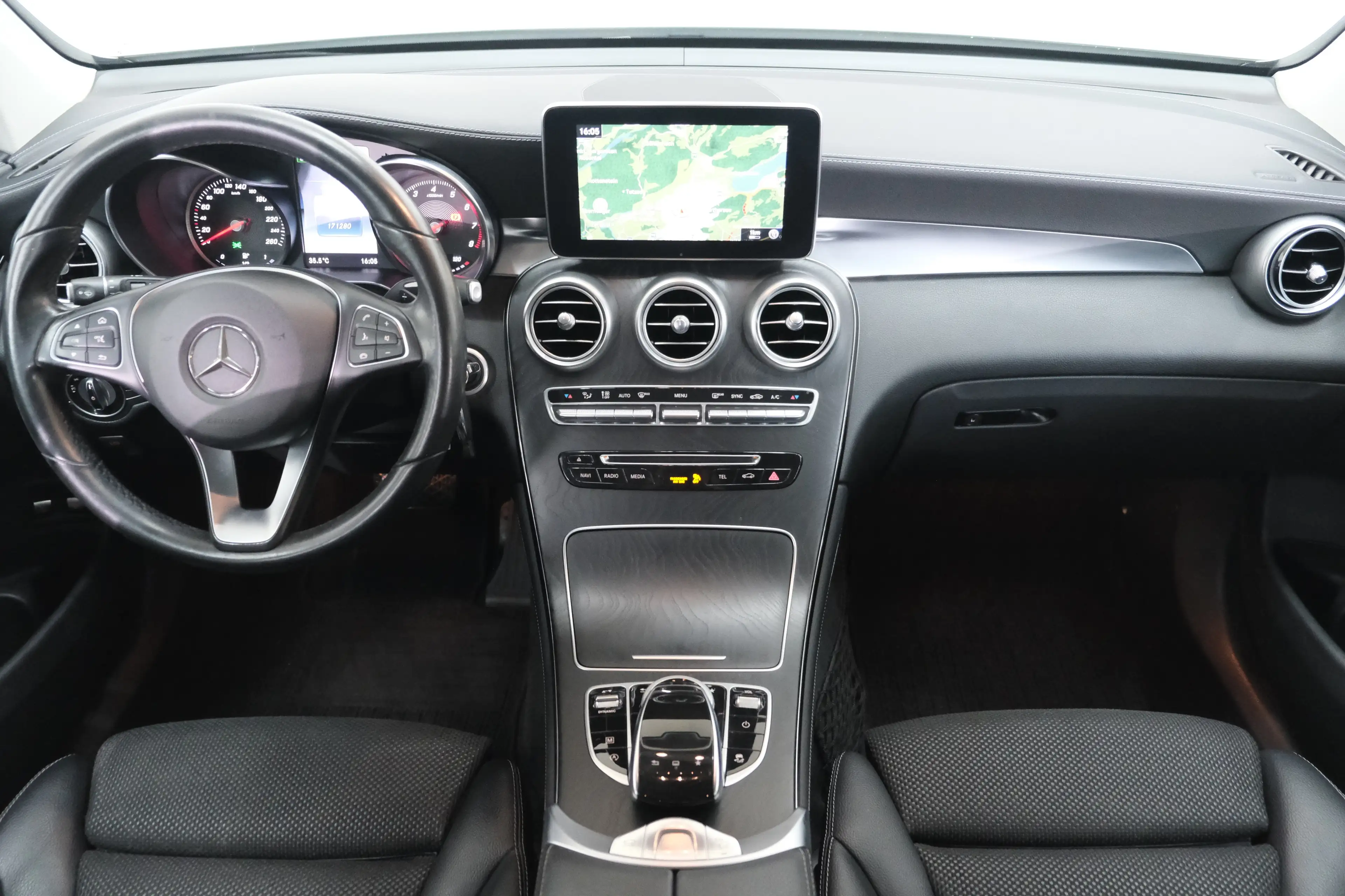 Mercedes-Benz GLC 250 GLC 250 4Matic AMG Line | AHK | Memory — photo 14