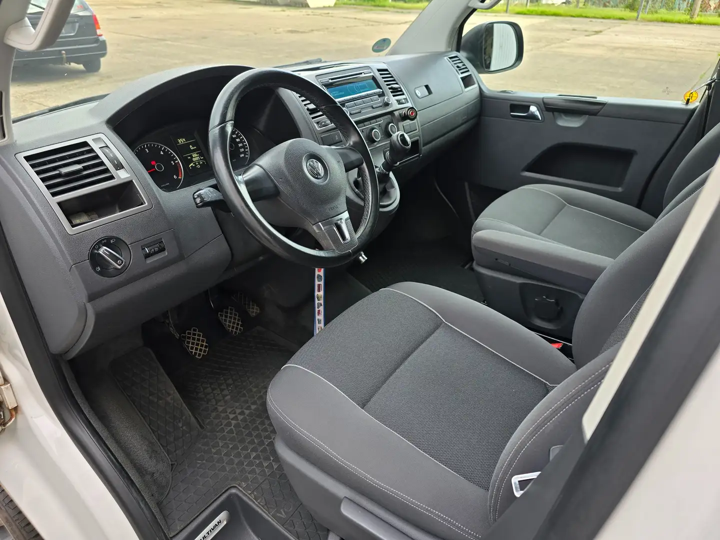 Volkswagen T5 Multivan Multivan Standheizung 19 Zoll Pano 6 Sitzer Tisch Weiß - 2