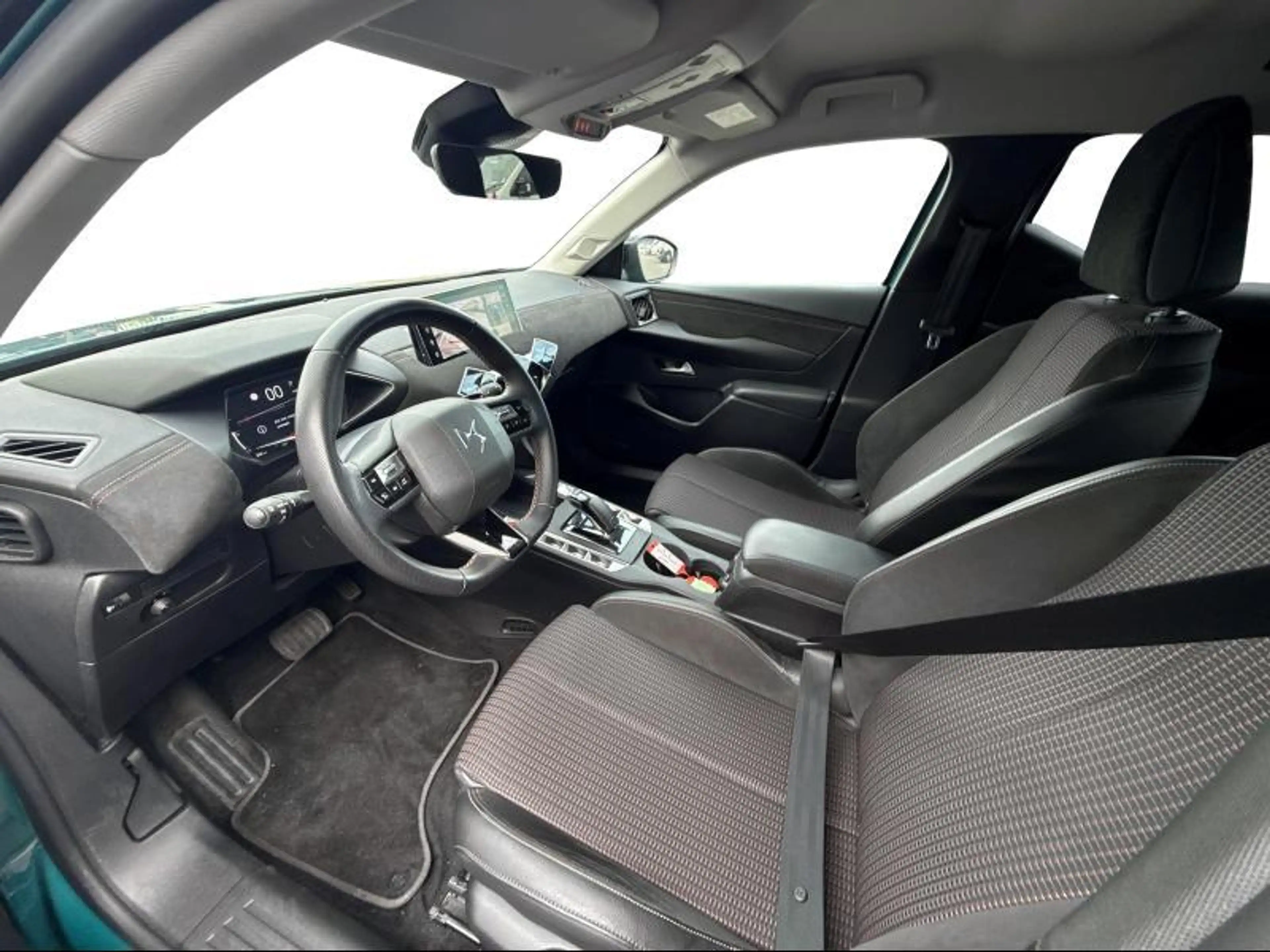 DS Automobiles DS 3 ETOILE HYBRID 145 — photo 8