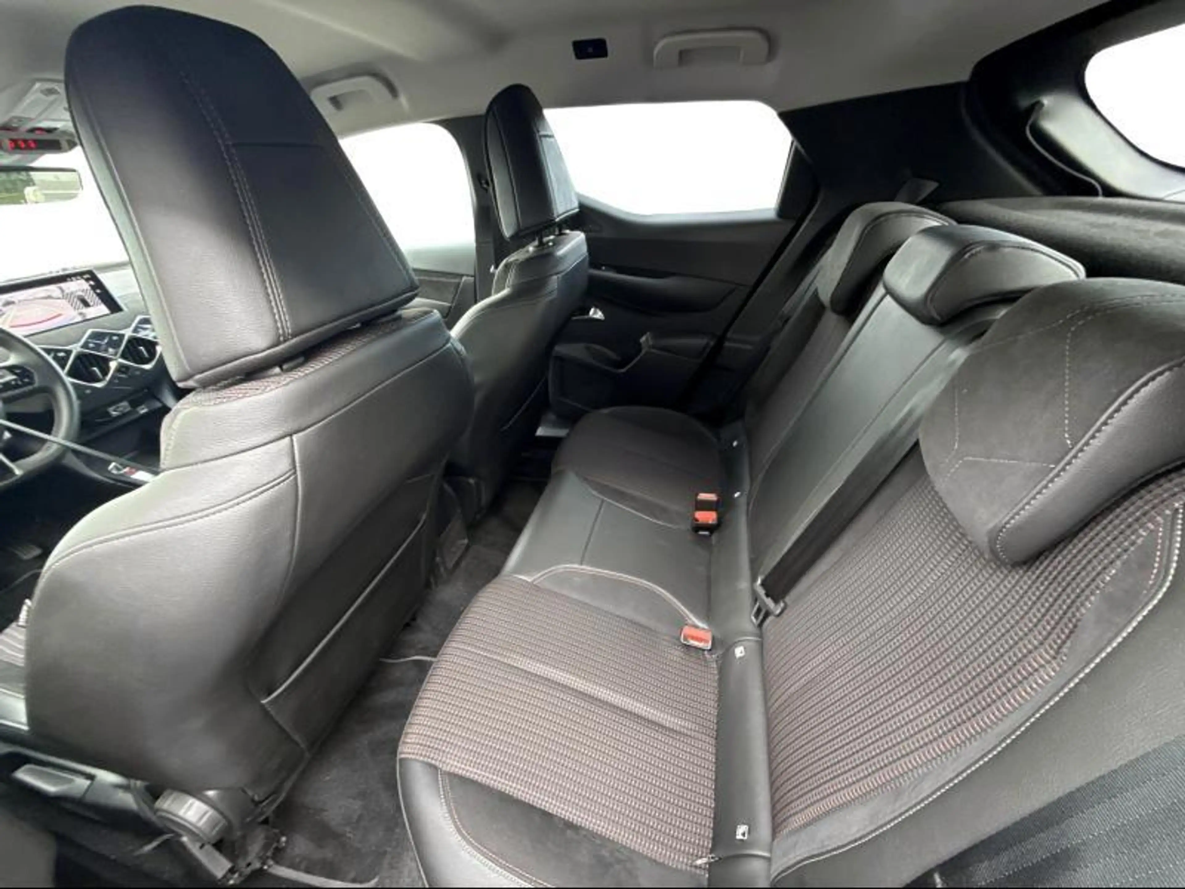 DS Automobiles DS 3 ETOILE HYBRID 145 — photo 9