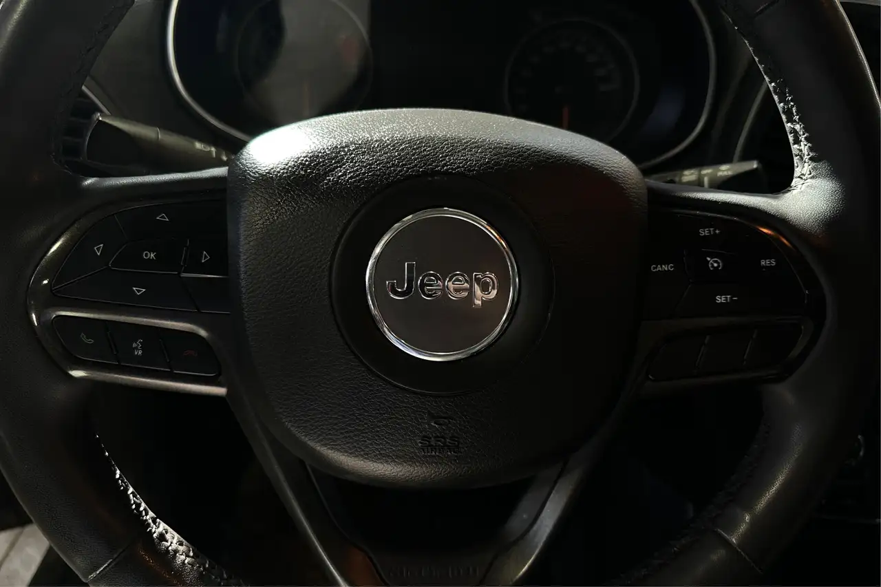 Jeep Cherokee снимка Jeep Cherokee