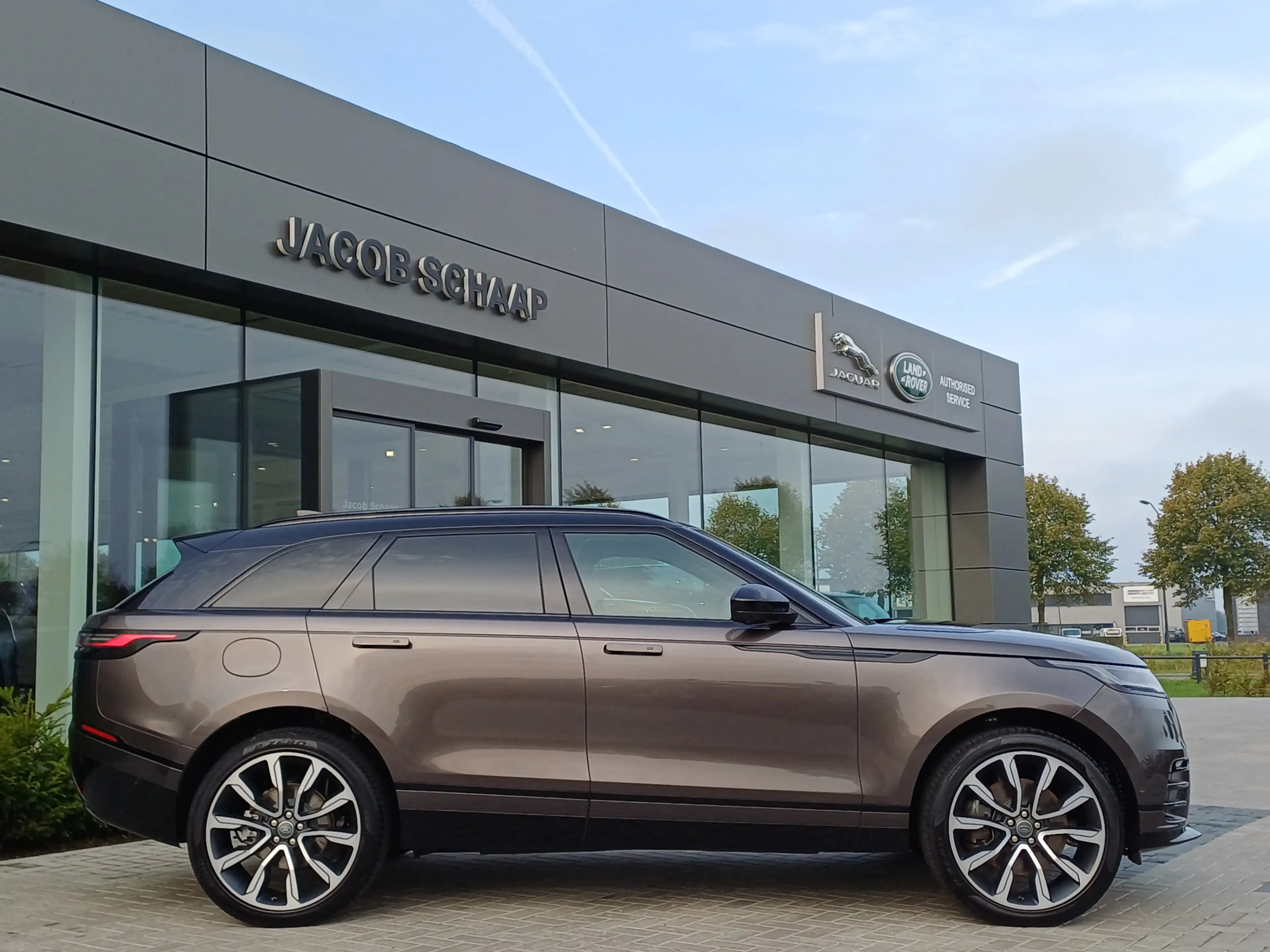 Land Rover Range Rover Velar P400e 404pk AWD R-Dynamic SE | Panoramisch schuifd — photo 13