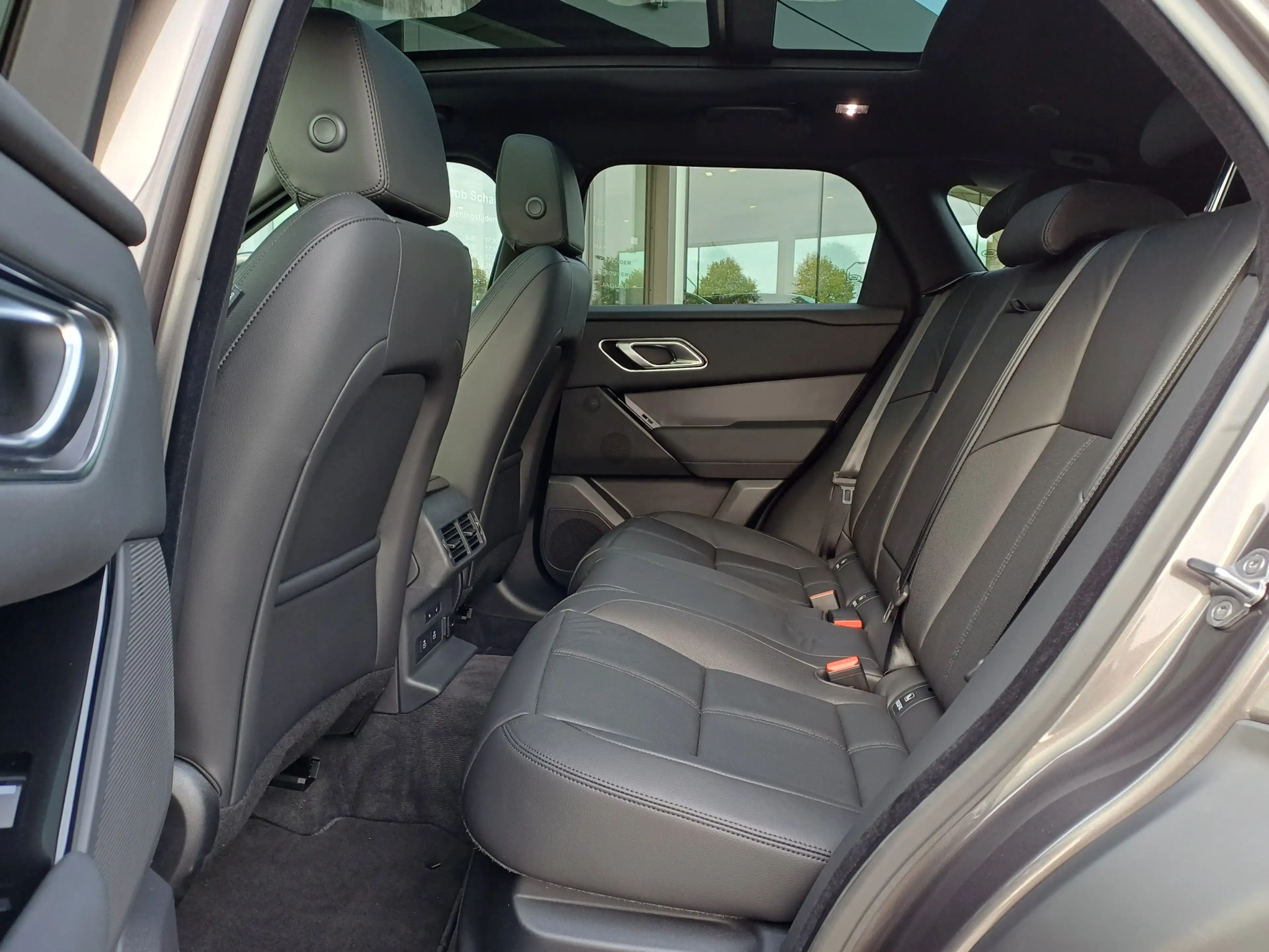 Land Rover Range Rover Velar P400e 404pk AWD R-Dynamic SE | Panoramisch schuifd — photo 10