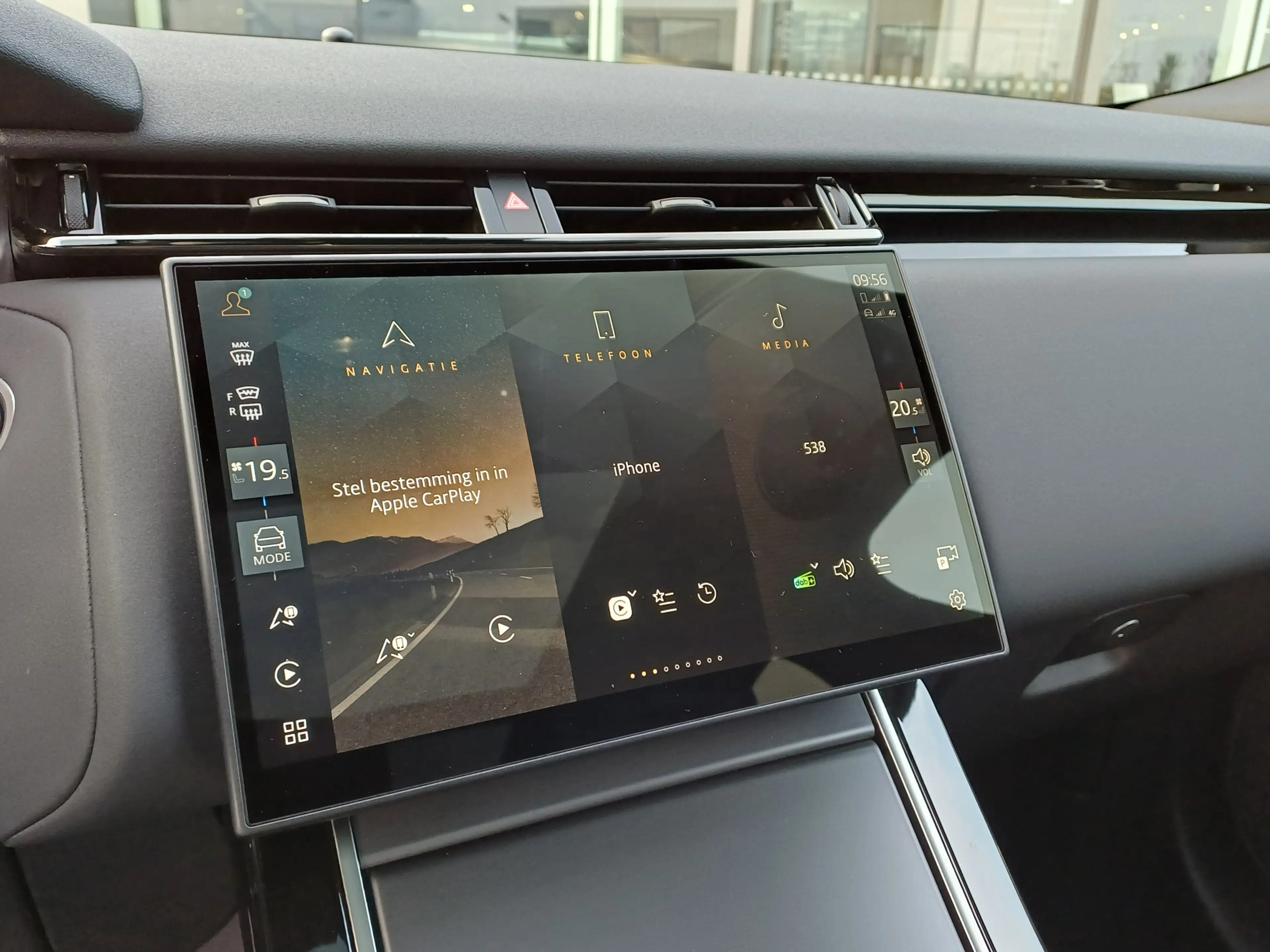 Land Rover Range Rover Velar P400e 404pk AWD R-Dynamic SE | Panoramisch schuifd — photo 14