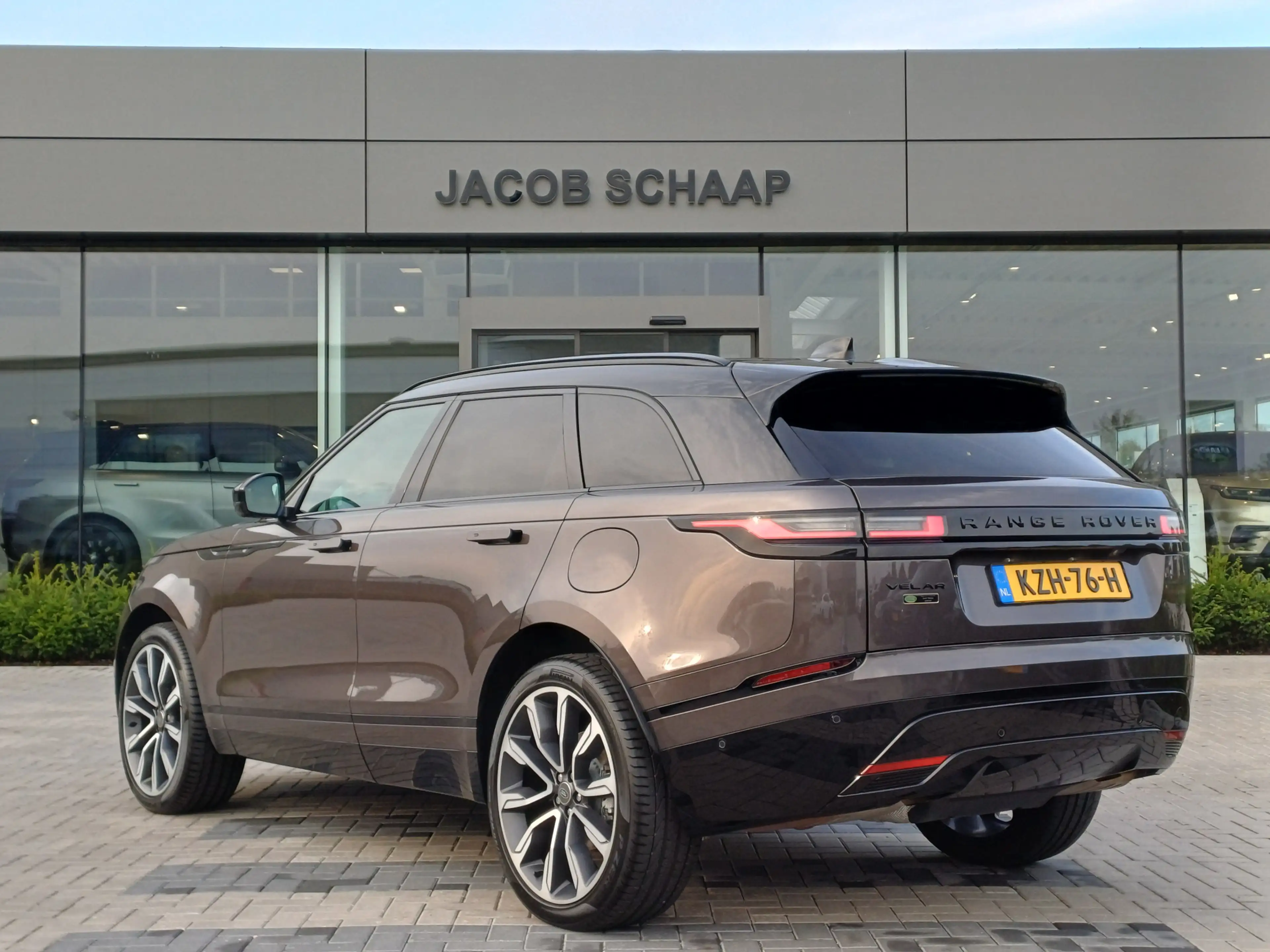 Land Rover Range Rover Velar P400e 404pk AWD R-Dynamic SE | Panoramisch schuifd — photo 5