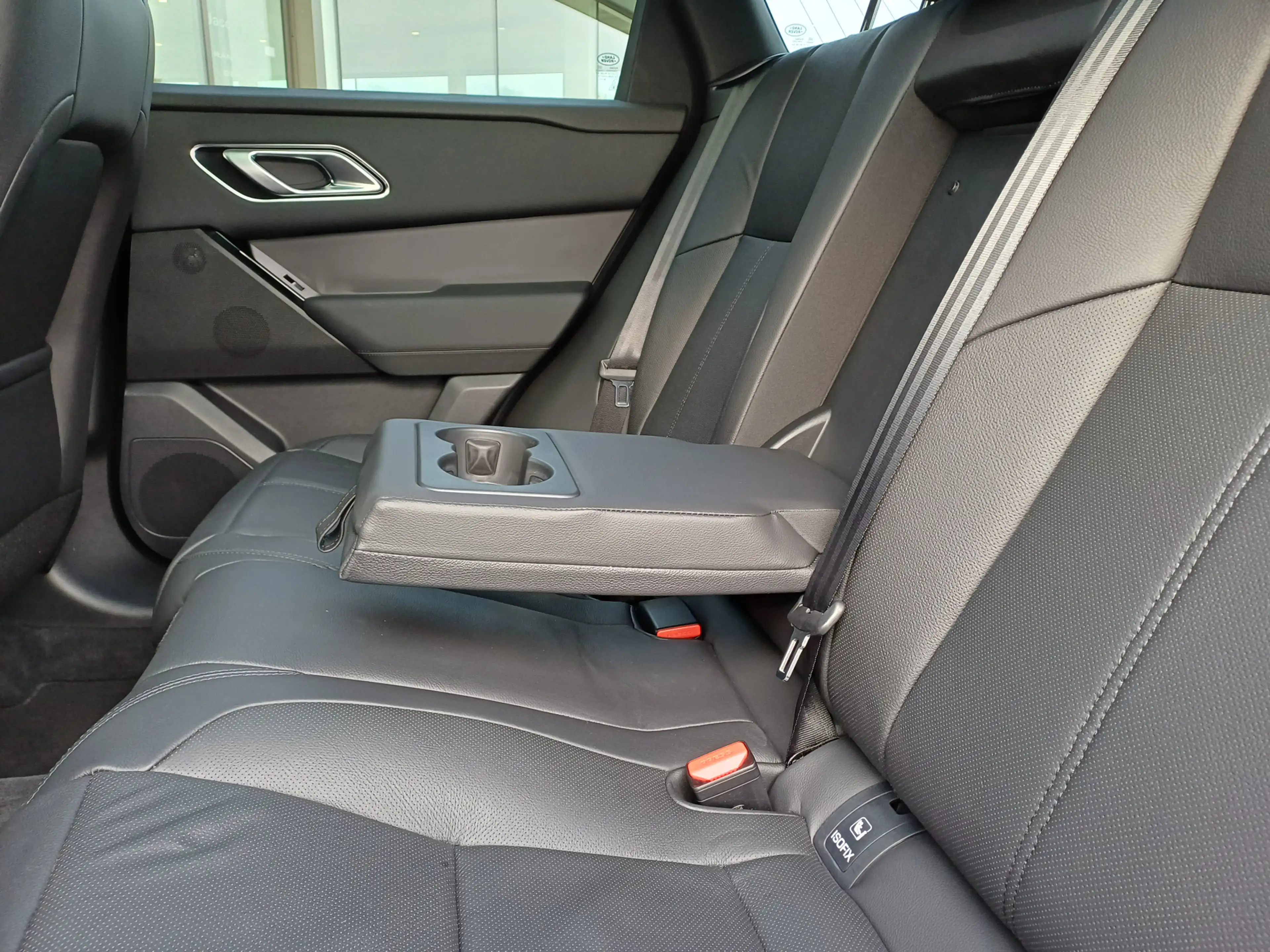 Land Rover Range Rover Velar P400e 404pk AWD R-Dynamic SE | Panoramisch schuifd — photo 11