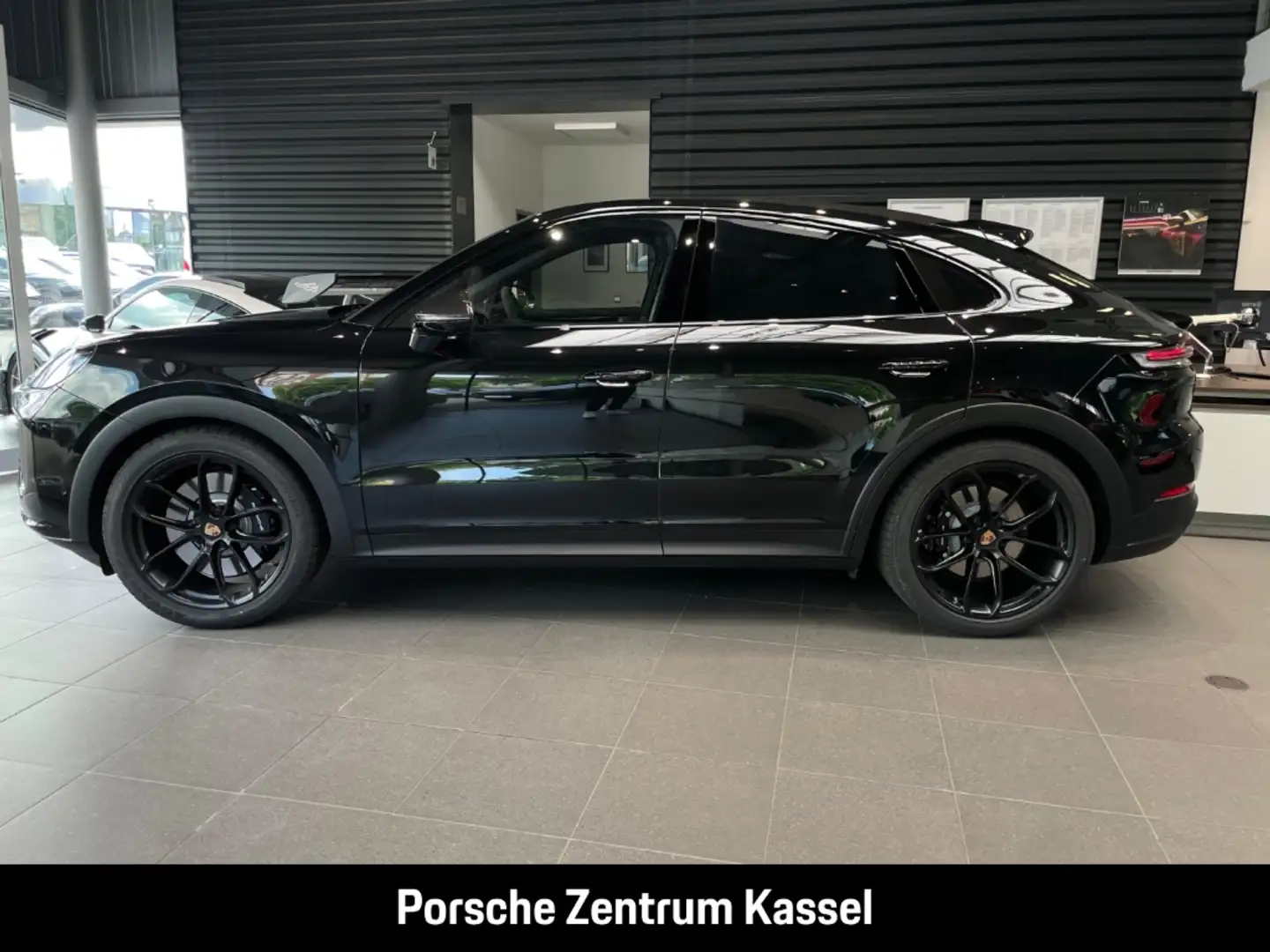 Porsche Cayenne GTS Coupe Schwarz - 2