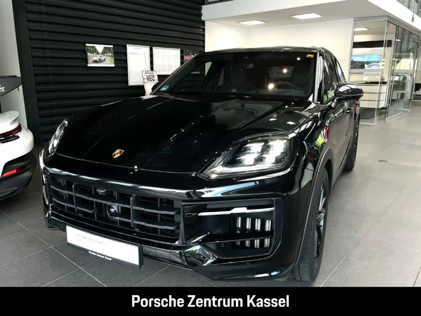 Porsche Cayenne GTS Coupe Schwarz - 1