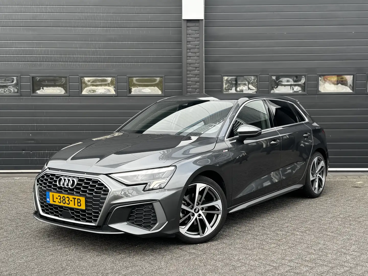 Audi A3 Sportback 30 TFSI S edition | Virtual | Carplay | Grijs - 1