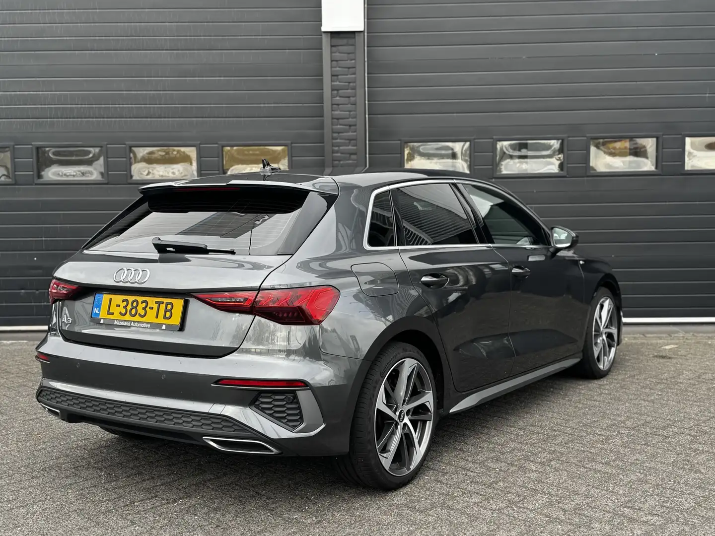 Audi A3 Sportback 30 TFSI S edition | Virtual | Carplay | Grijs - 2