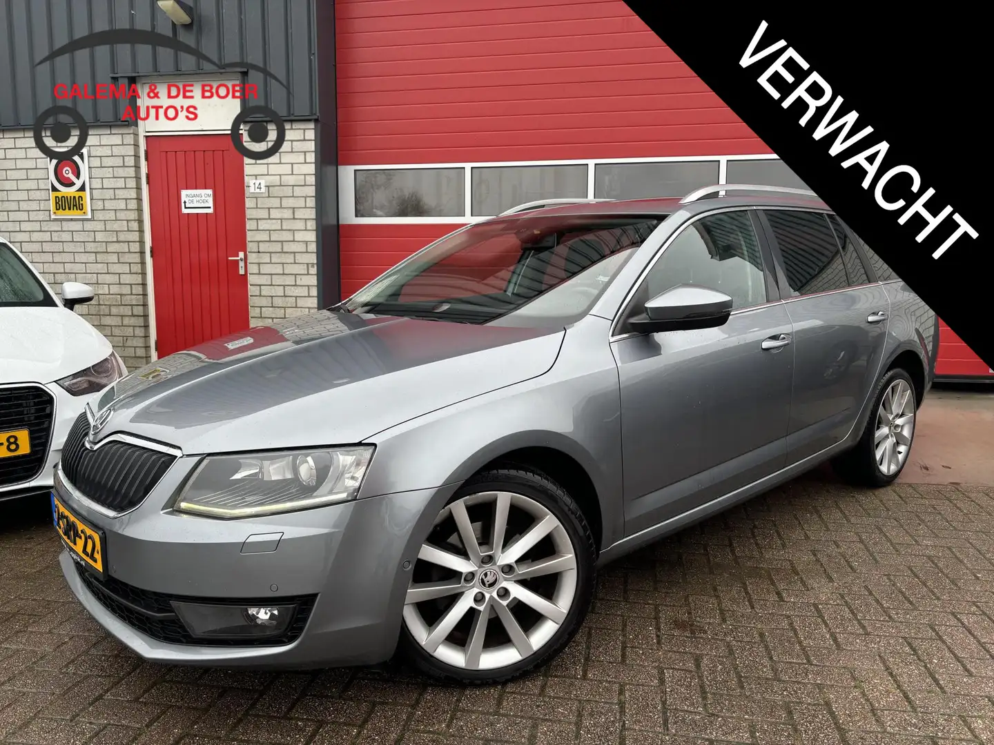 Skoda Octavia Combi 1.4 TSI Greentech Elegance Businessline AUTO Grijs - 1