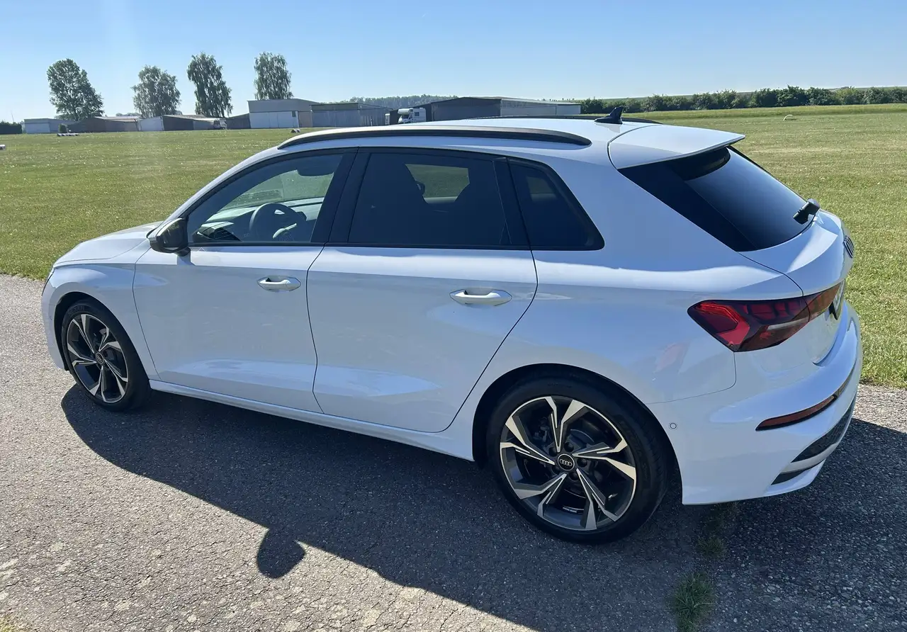 Audi A3 A3 Sportback 35 TFSI S tronik HUD SONOS ACC RFK AHK WR — photo 1 of 25
