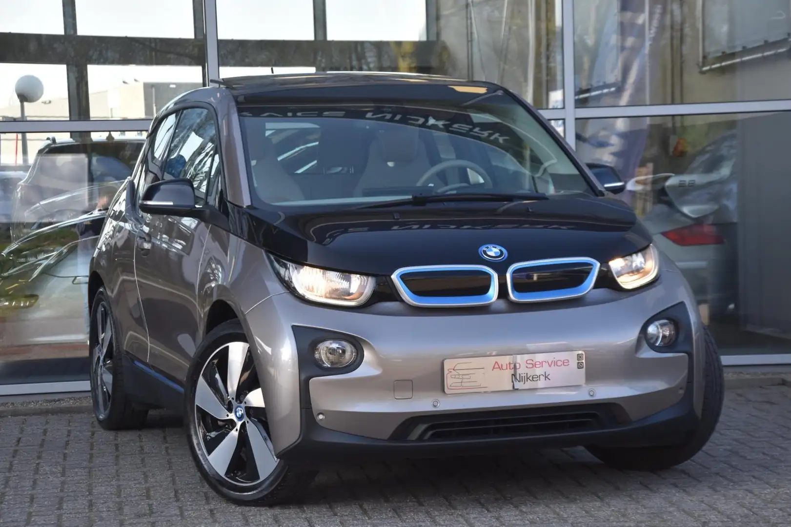 BMW i3 Basis Comfort Advance 22 kWh Airco Nav. Dak Camera Grijs - 1