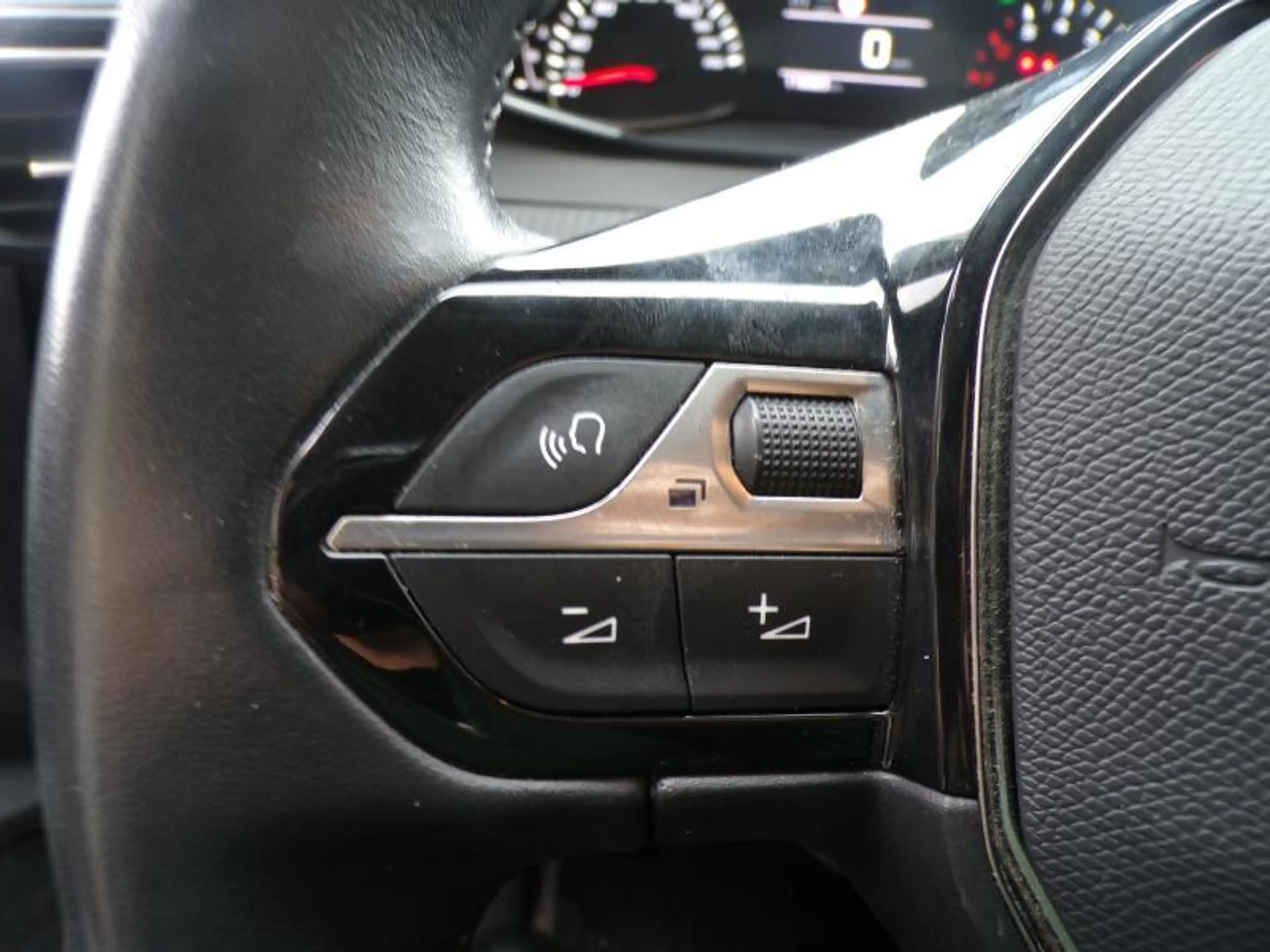 Peugeot 208 1.5 HDi 102cv Gris 04/21 Airco Cruise Capteurs — photo 12