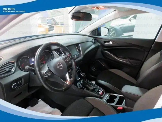 Opel Grandland X view 3