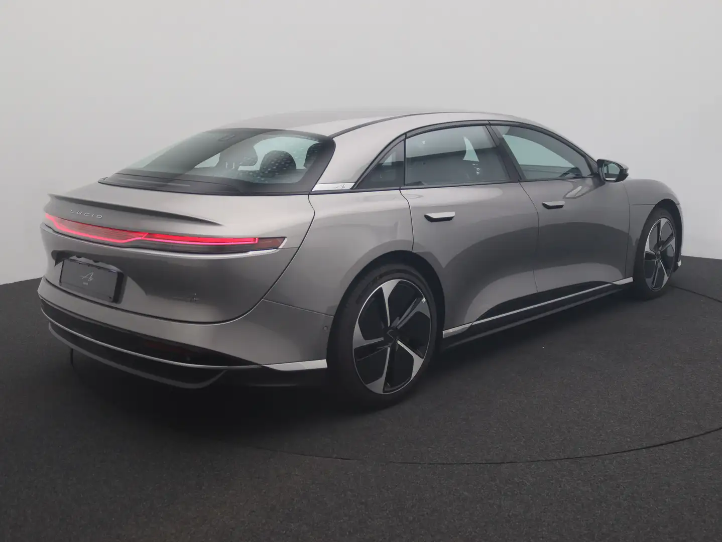 Lucid Air Pure Zilver - 2