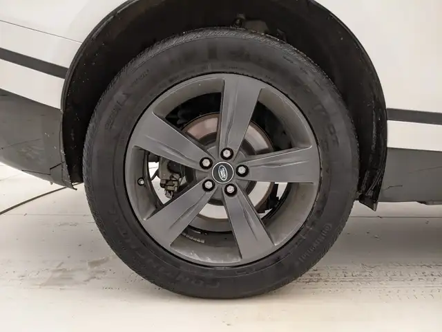 Land Rover Range Rover Velar view 9