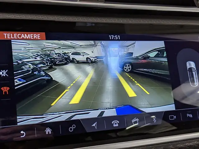 Land Rover Range Rover Velar view 11