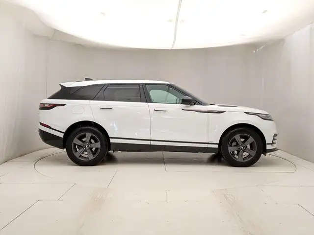 Land Rover Range Rover Velar view 3