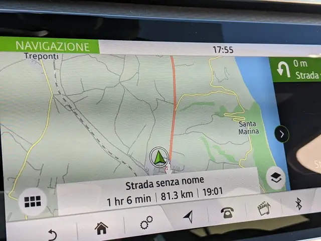 Land Rover Range Rover Velar view 12