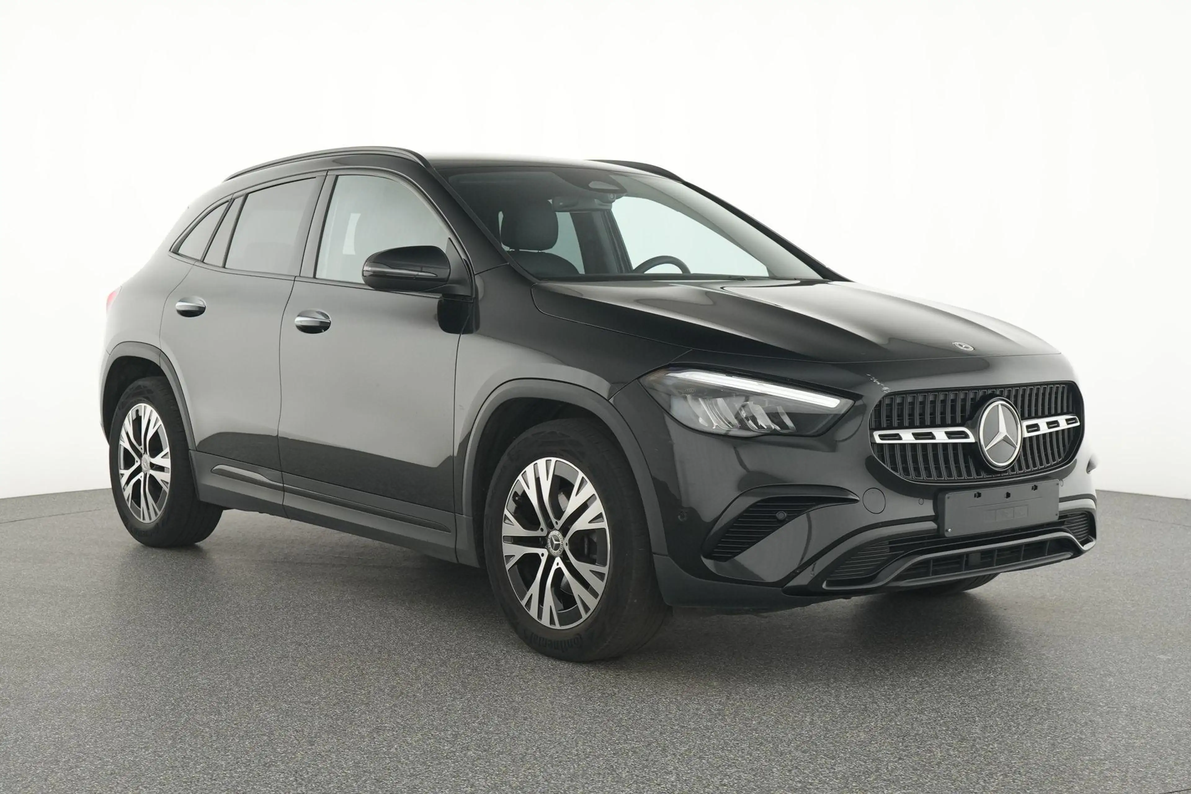 Mercedes-Benz GLA 180 d Luxury Line — photo 2