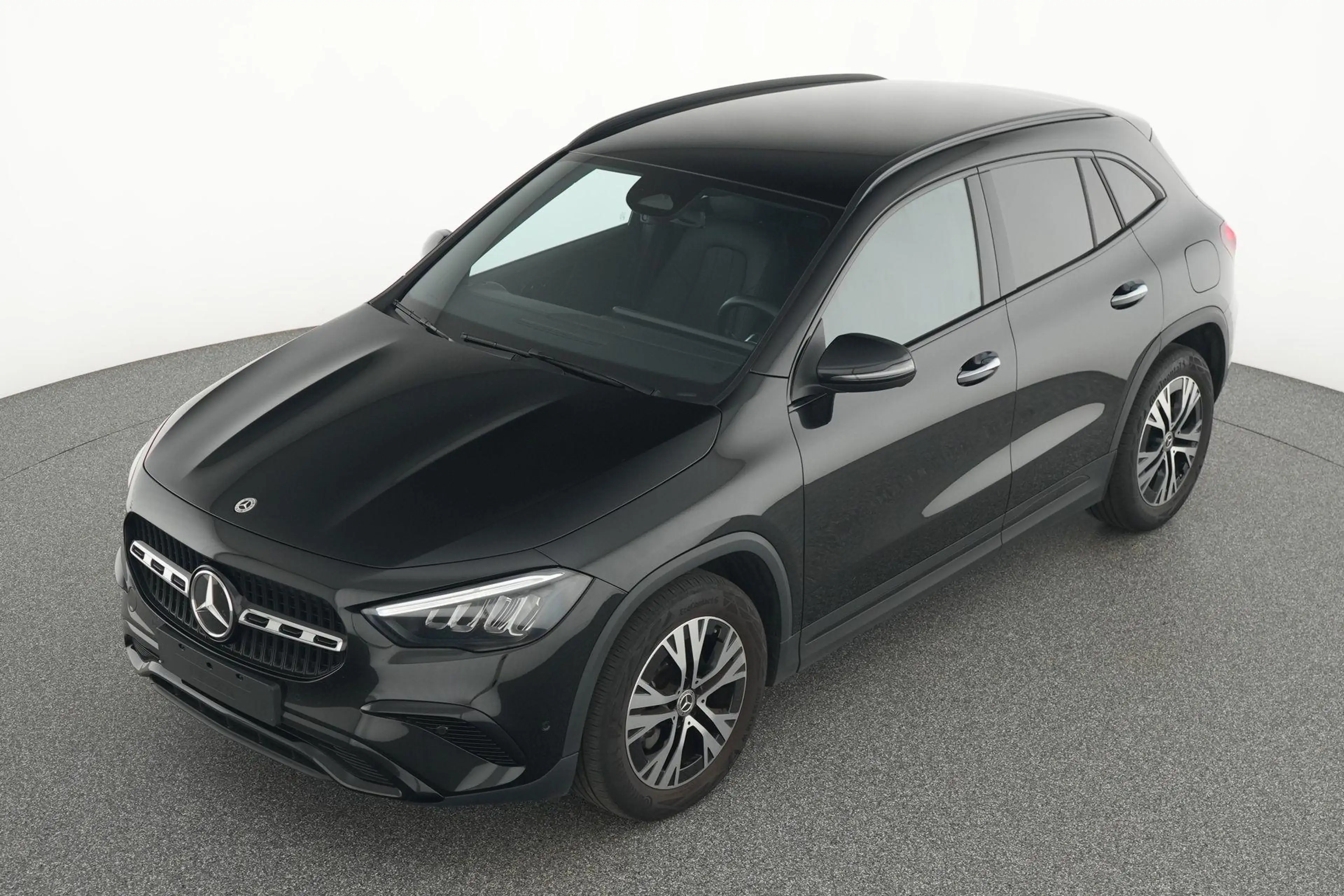 Mercedes-Benz GLA 180 d Luxury Line — photo 11