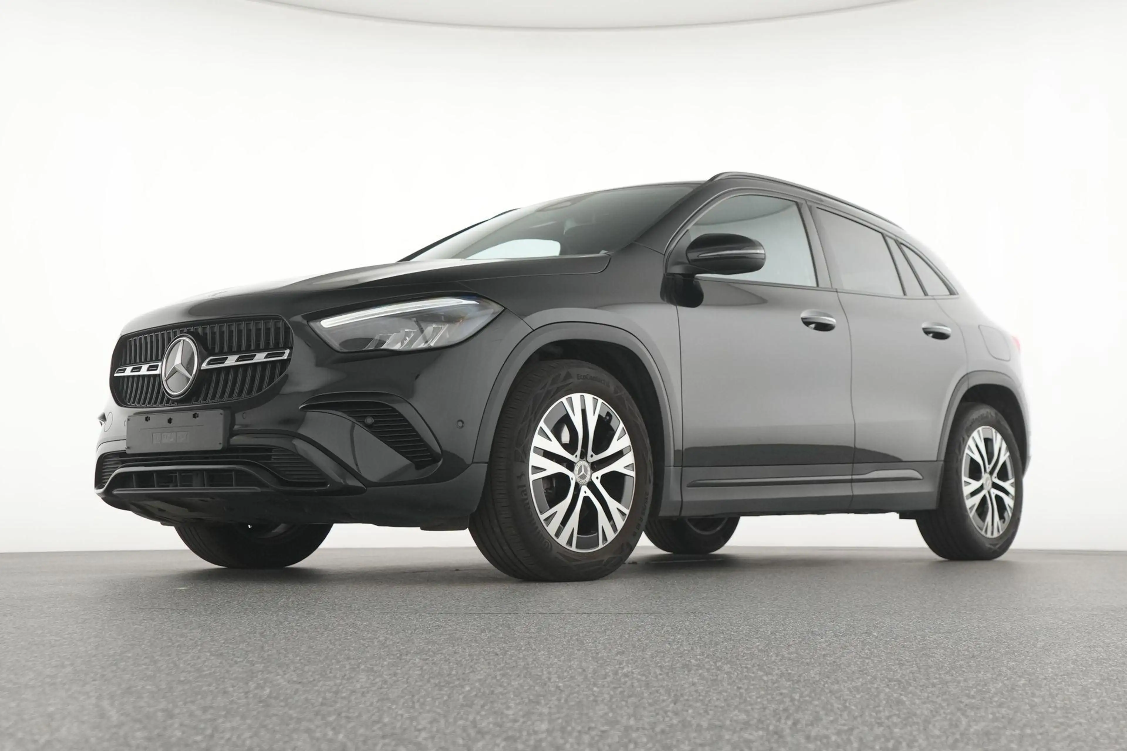 Mercedes-Benz GLA 180 d Luxury Line — photo 10