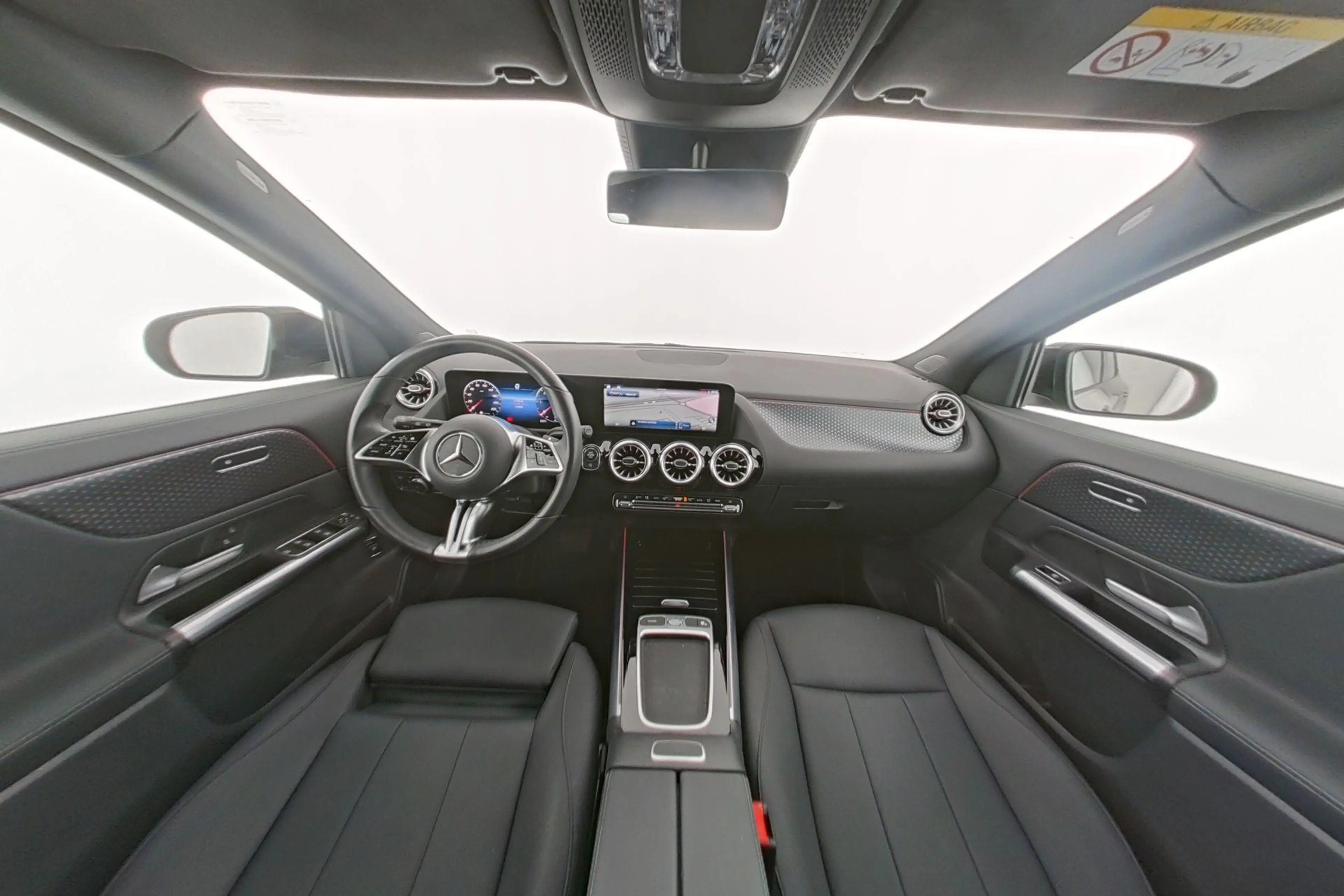 Mercedes-Benz GLA 180 d Luxury Line — photo 12