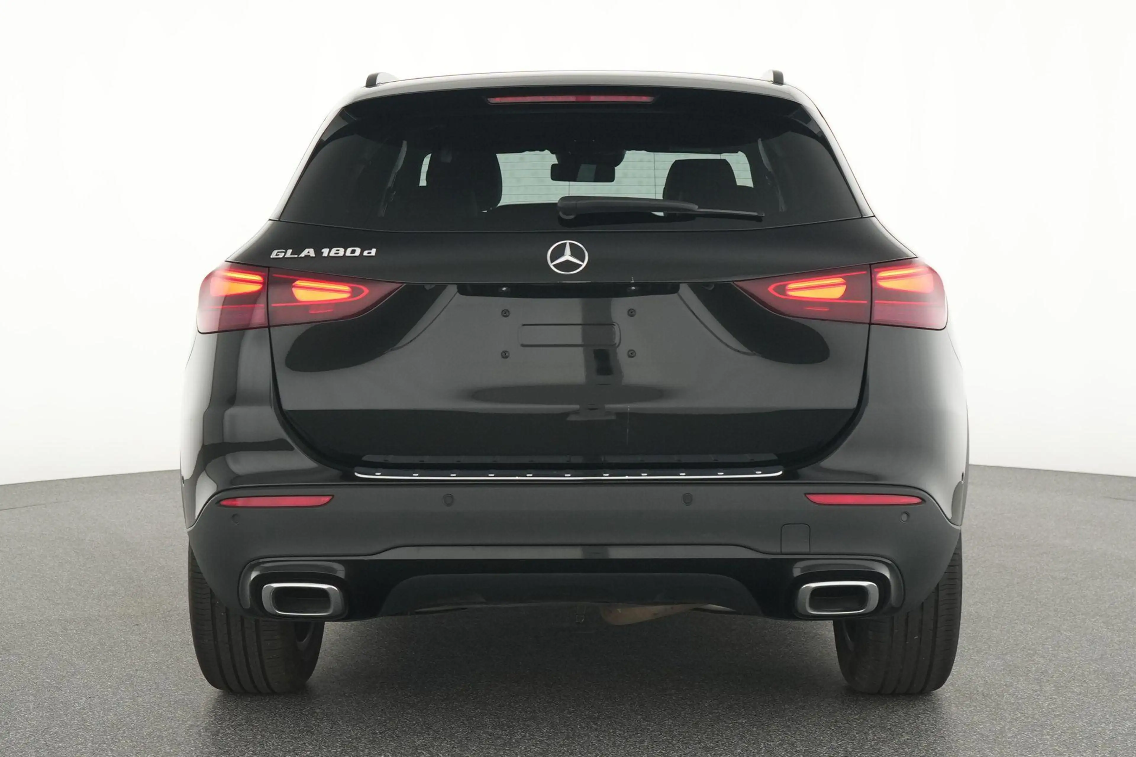 Mercedes-Benz GLA 180 d Luxury Line — photo 7
