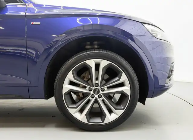 Audi Q5 view 9